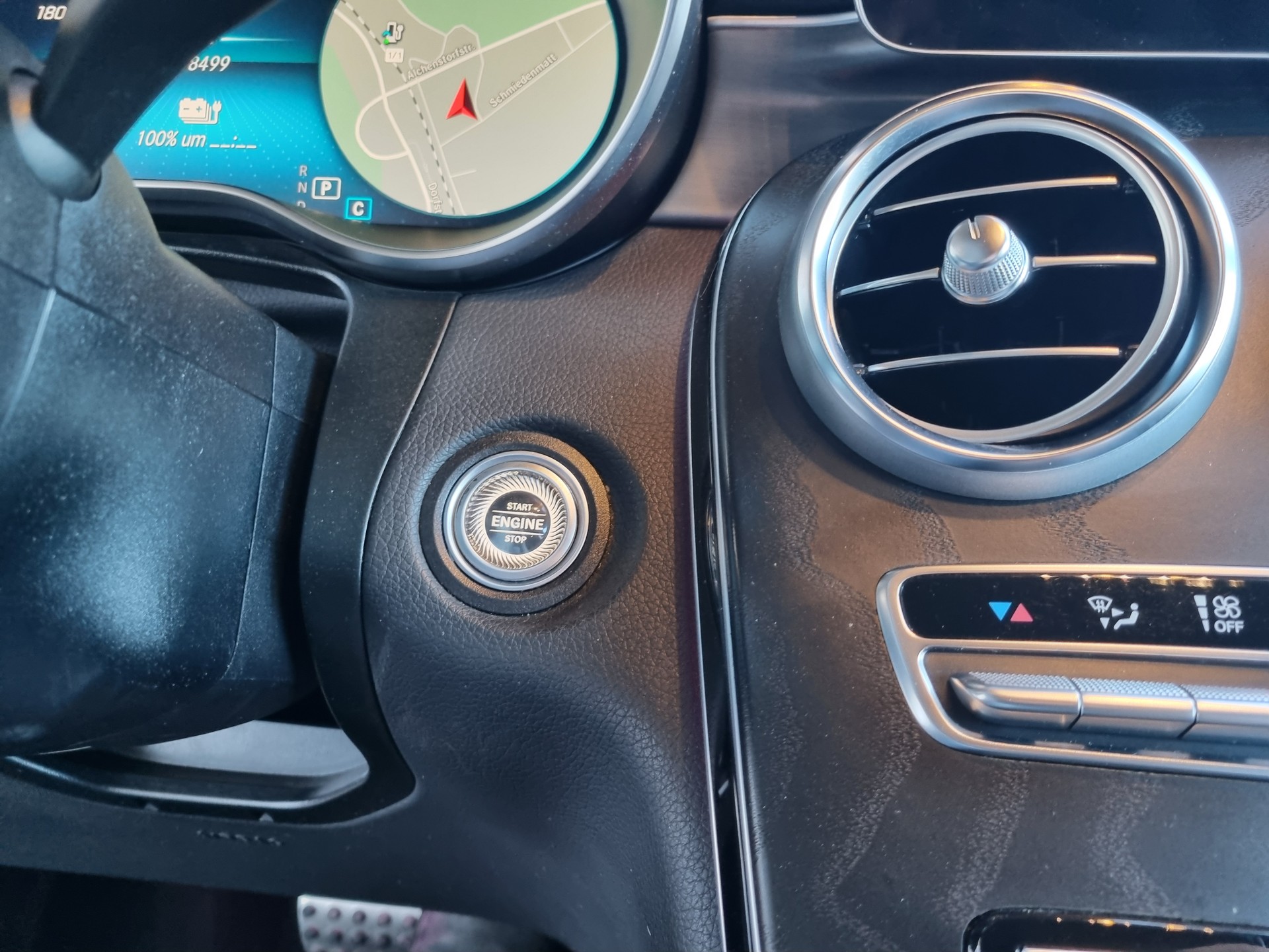 MERCEDES-BENZ GLC 300 de AMG Line 4Matic 9G-Tronic-image-13