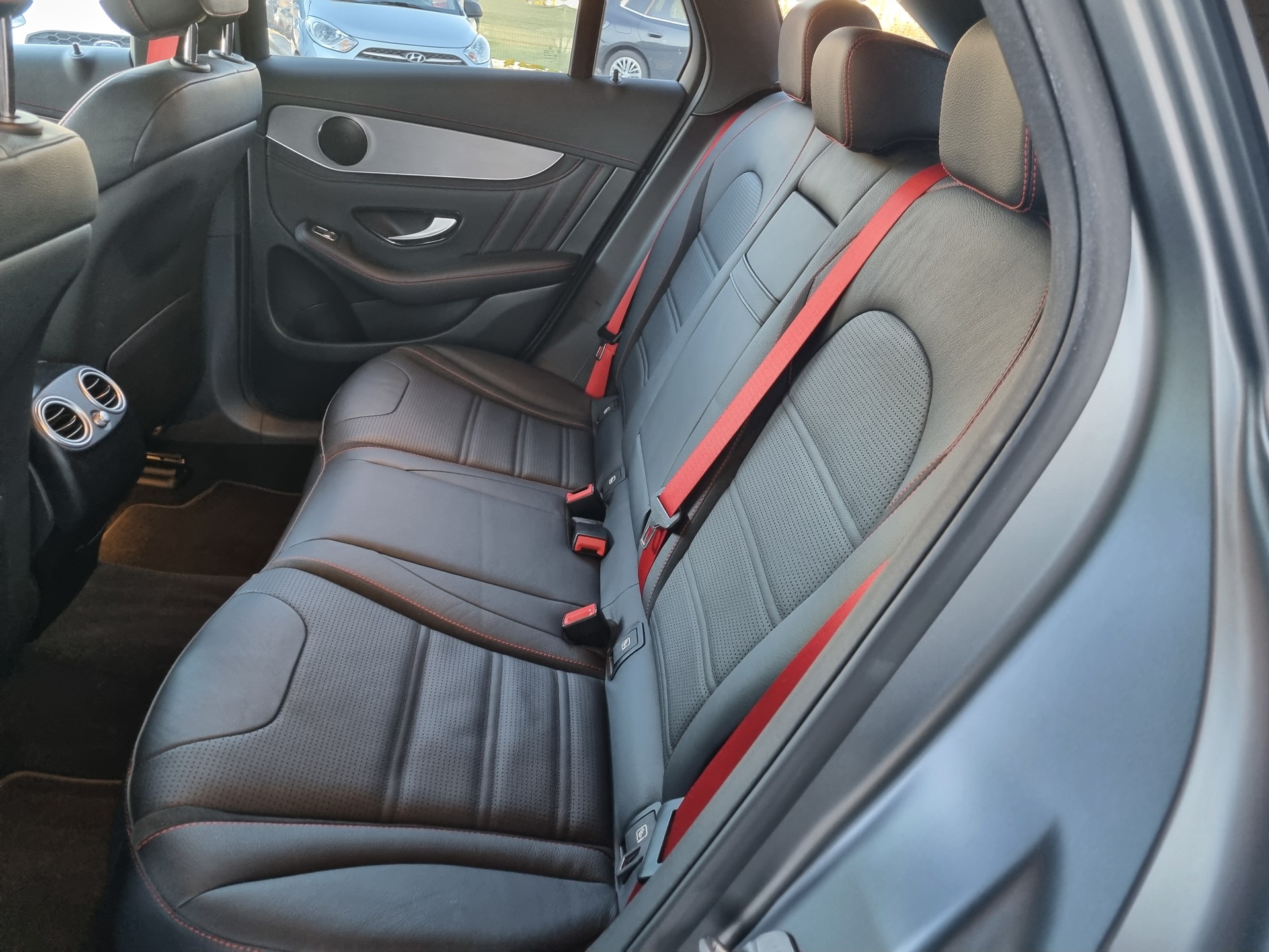 MERCEDES-BENZ GLC 300 de AMG Line 4Matic 9G-Tronic-image-7