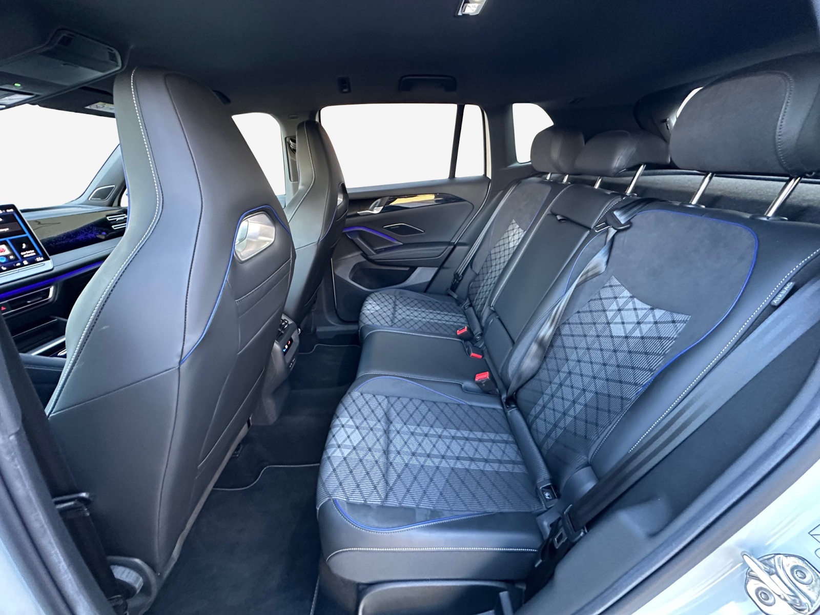 VW Tiguan 2.0 TDI SCR United 4Motion DSG-image-11