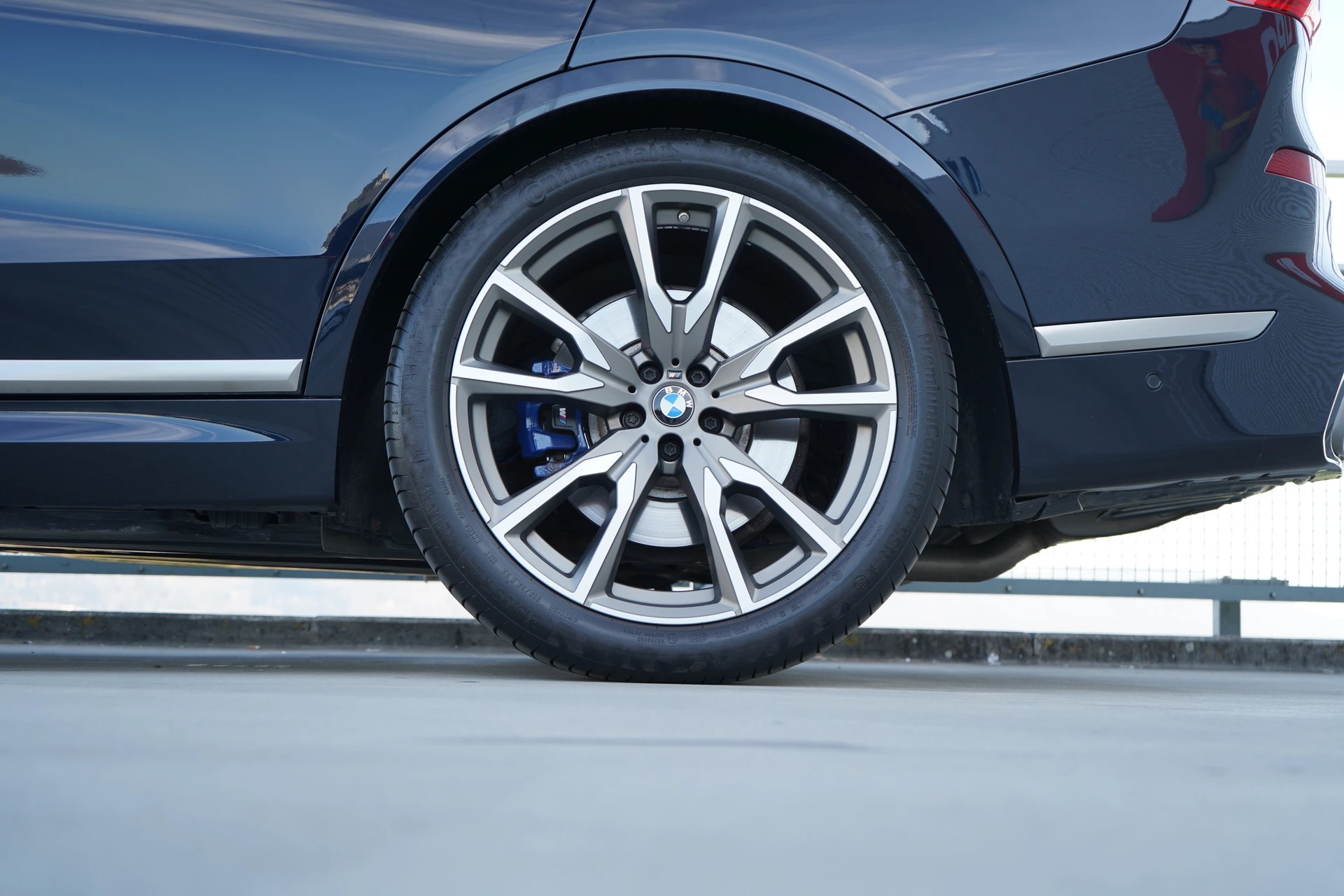 BMW X7 xDRIVE M50d STEPTRONIC M SPORT PLUS l 400 PS-image-17