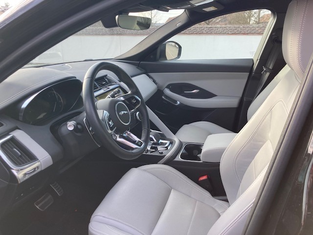 JAGUAR E-Pace 1.5 P300e R-Dynamic AWD Black-image-4