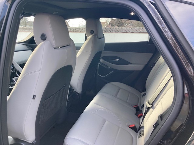 JAGUAR E-Pace 1.5 P300e R-Dynamic AWD Black-image-5