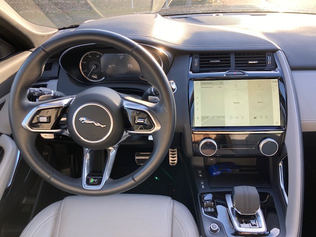 JAGUAR E-Pace 1.5 P300e R-Dynamic AWD Black-image-3