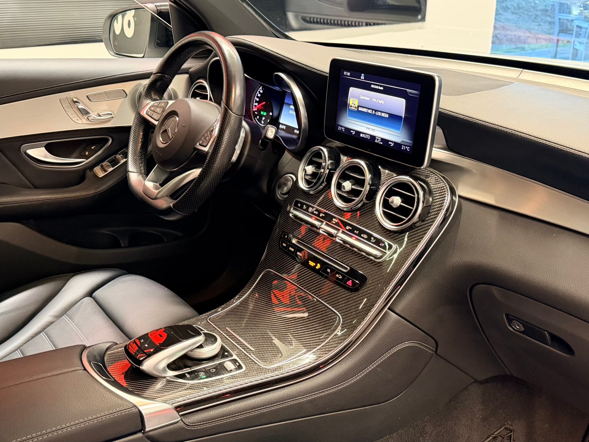MERCEDES-BENZ GLC 43 AMG 4Matic 9G-Tronic-image-22
