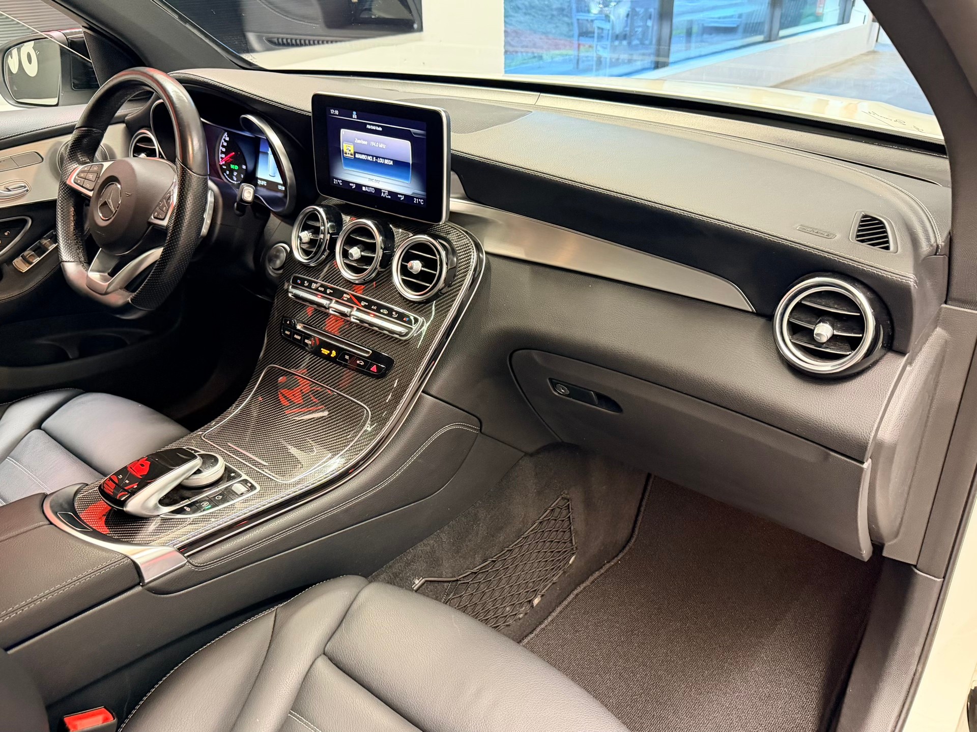 MERCEDES-BENZ GLC 43 AMG 4Matic 9G-Tronic-image-21