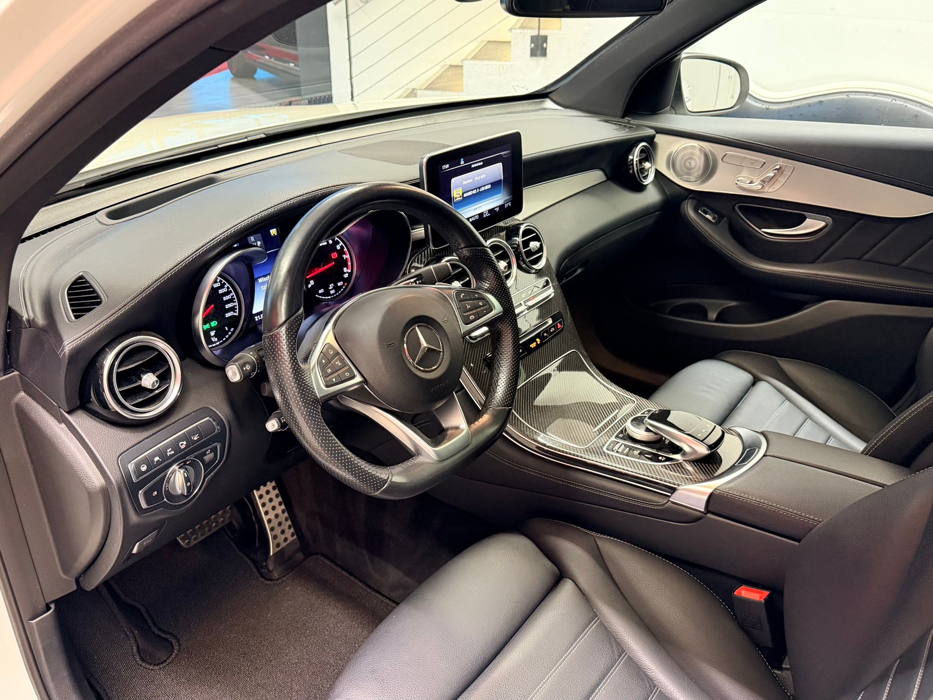 MERCEDES-BENZ GLC 43 AMG 4Matic 9G-Tronic-image-13