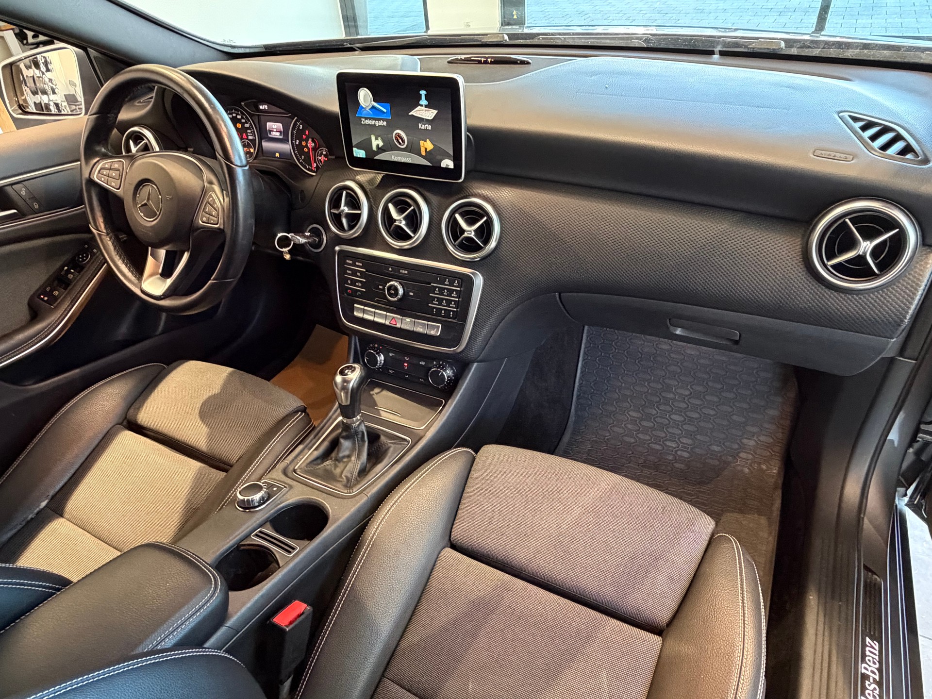 MERCEDES-BENZ A 200 CDI Style-image-13