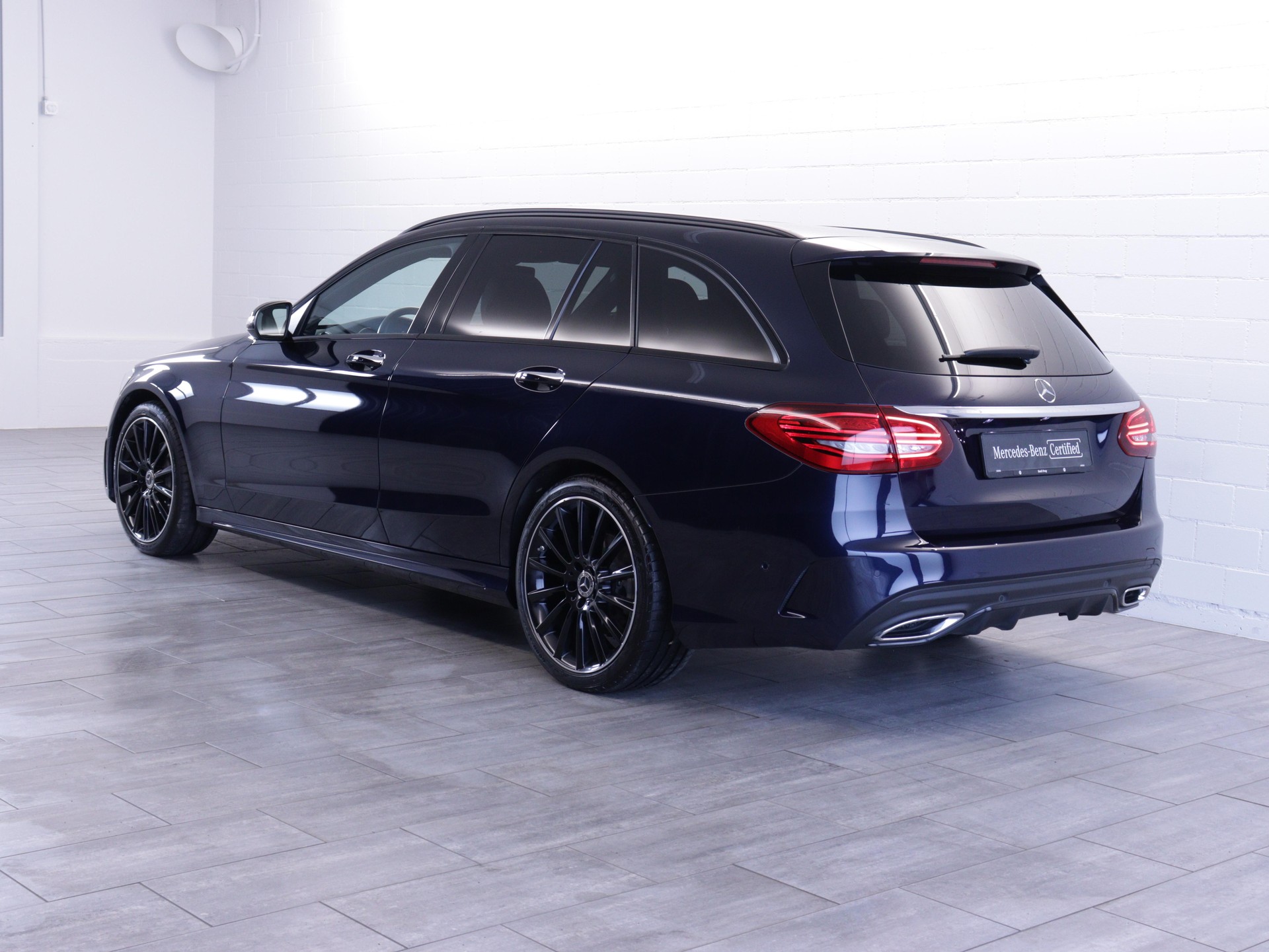 MERCEDES-BENZ C 220 d Swiss Star AMG Line 4m Kombi-image-3