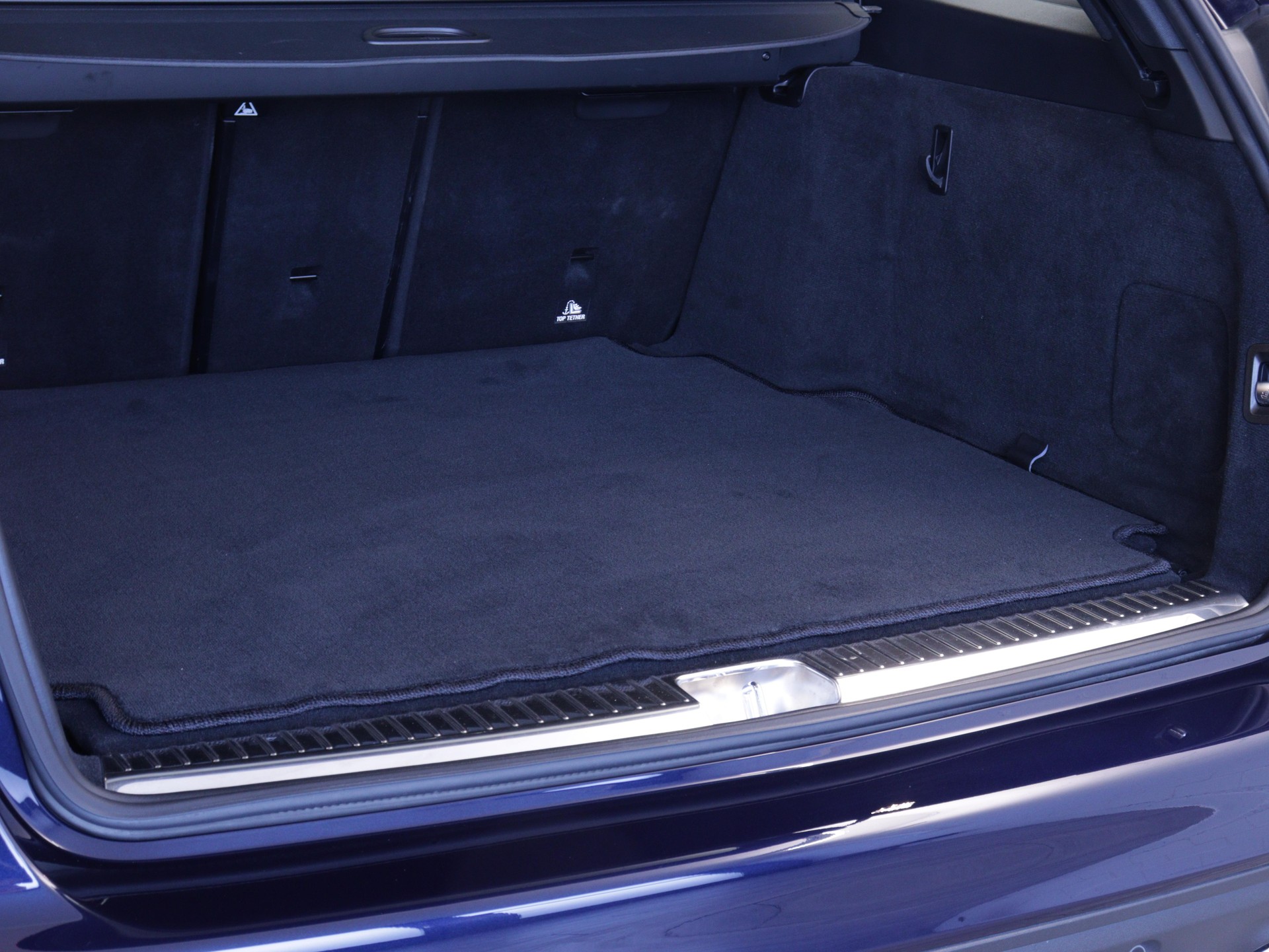 MERCEDES-BENZ C 220 d Swiss Star AMG Line 4m Kombi-image-12