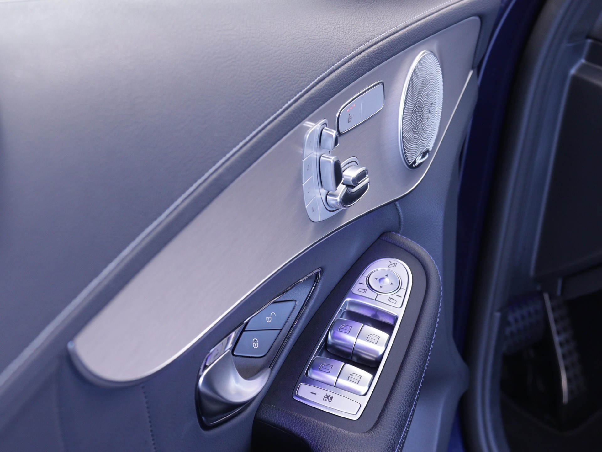 MERCEDES-BENZ C 220 d Swiss Star AMG Line 4m Kombi-image-8