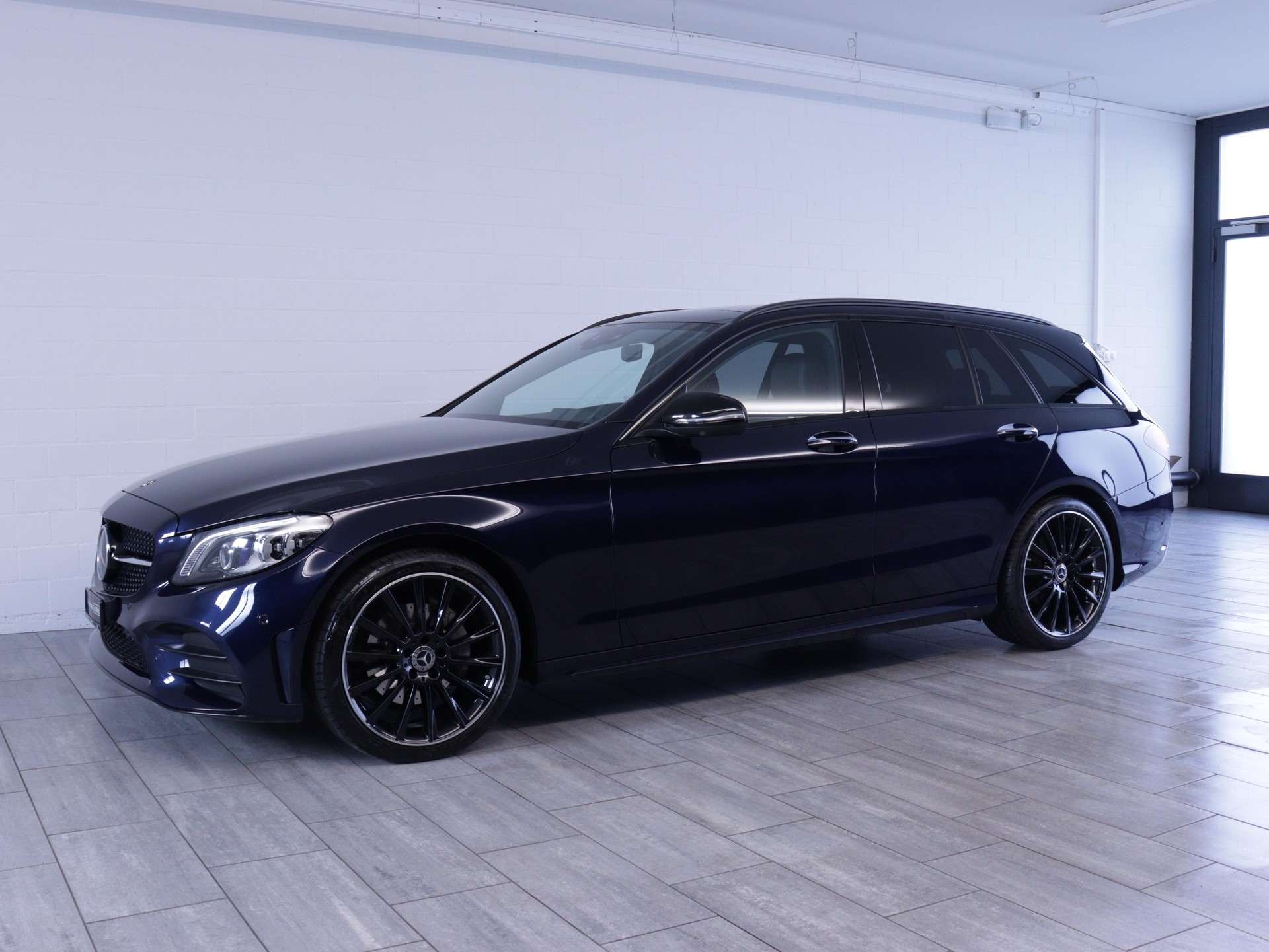 MERCEDES-BENZ C 220 d Swiss Star AMG Line 4m Kombi-image-1