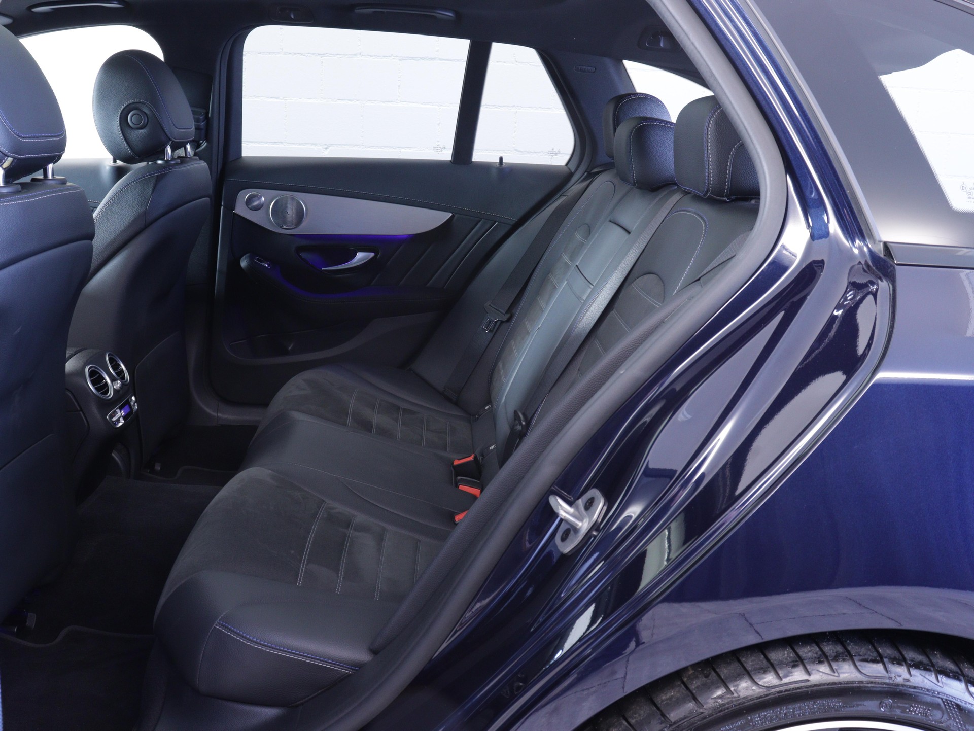 MERCEDES-BENZ C 220 d Swiss Star AMG Line 4m Kombi-image-10