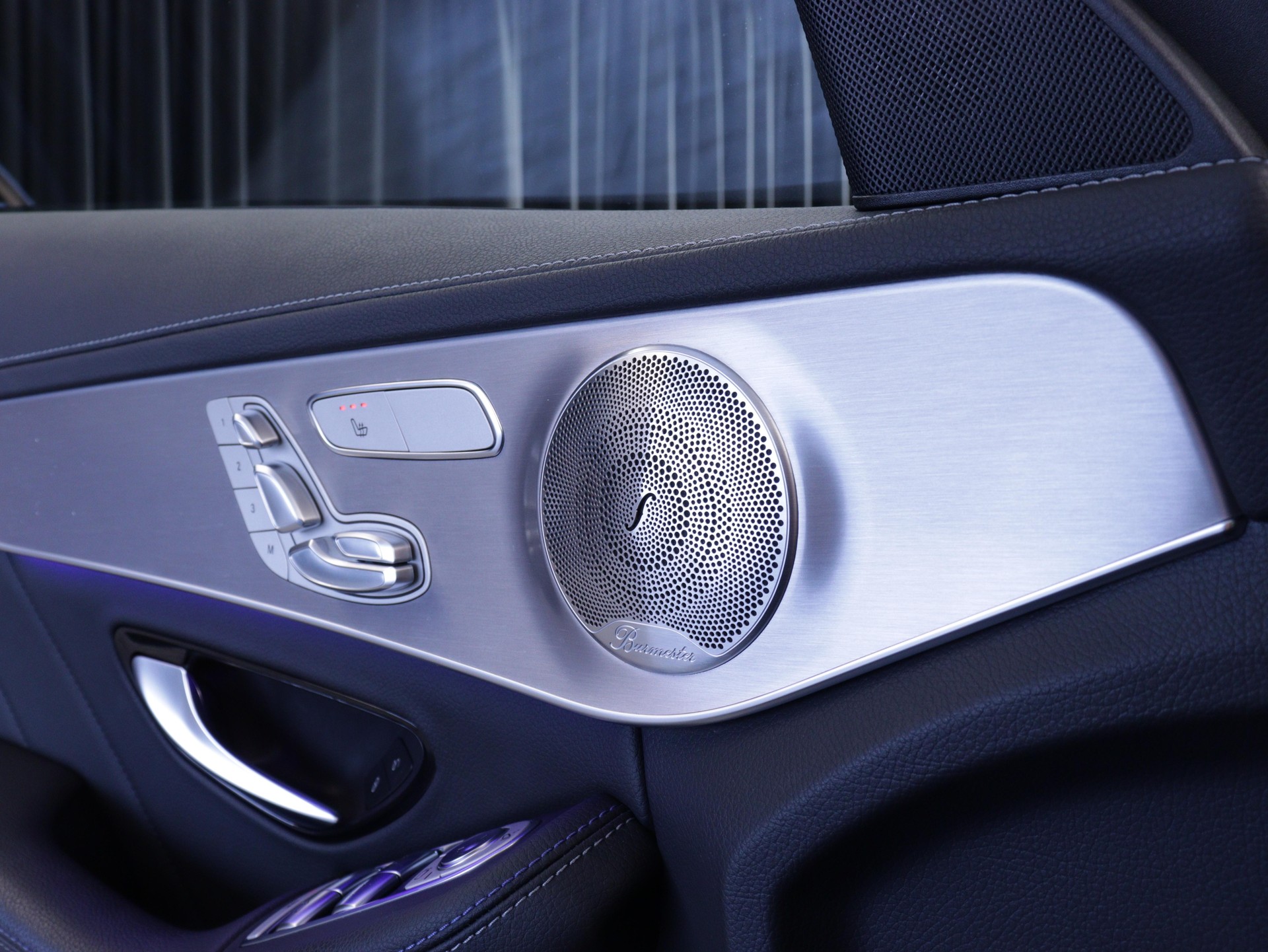MERCEDES-BENZ C 220 d Swiss Star AMG Line 4m Kombi-image-9