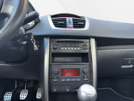 PEUGEOT 207 CC 1.6 16V T SwissEd.-image-9