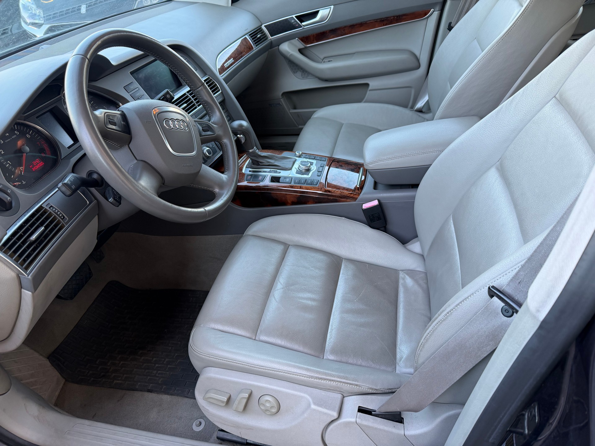 AUDI A6 Limousine 3.2 V6 FSI quattro-image-4
