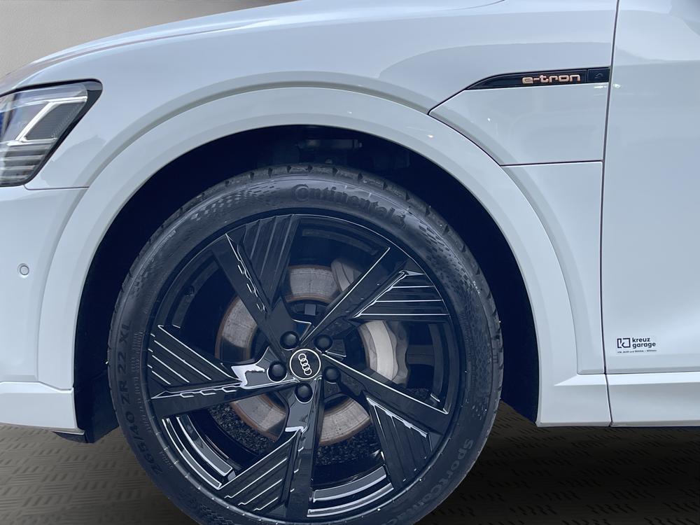 AUDI e-tron 50 S Line quattro-image-10