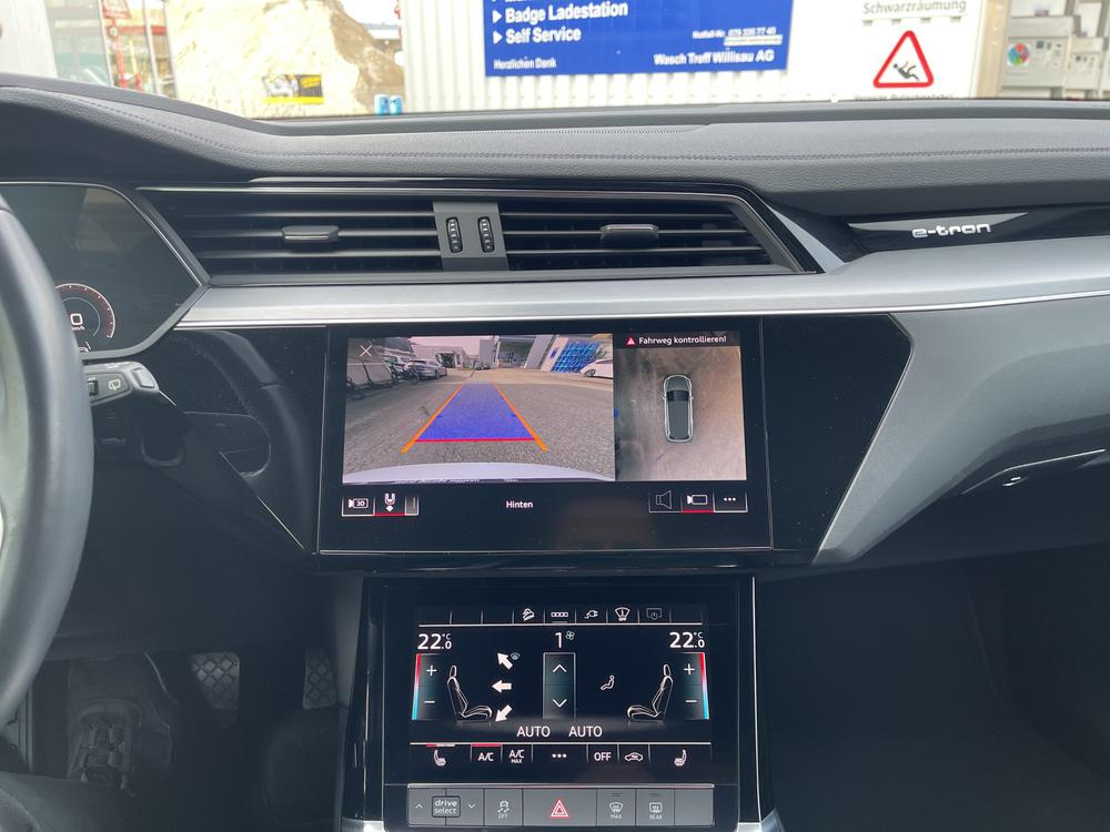 AUDI e-tron 50 S Line quattro-image-9