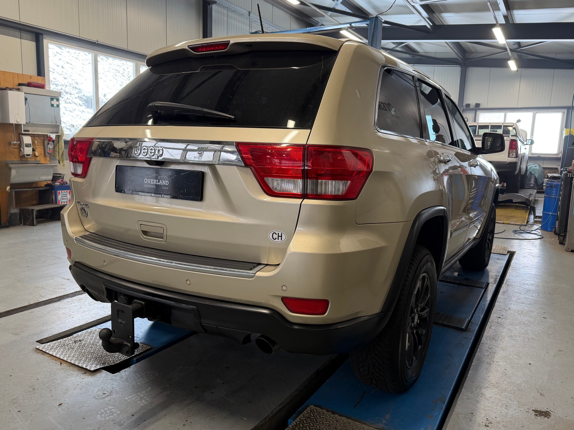 JEEP Grand Cherokee 5.7 HEMI Overland Automatic-image-4
