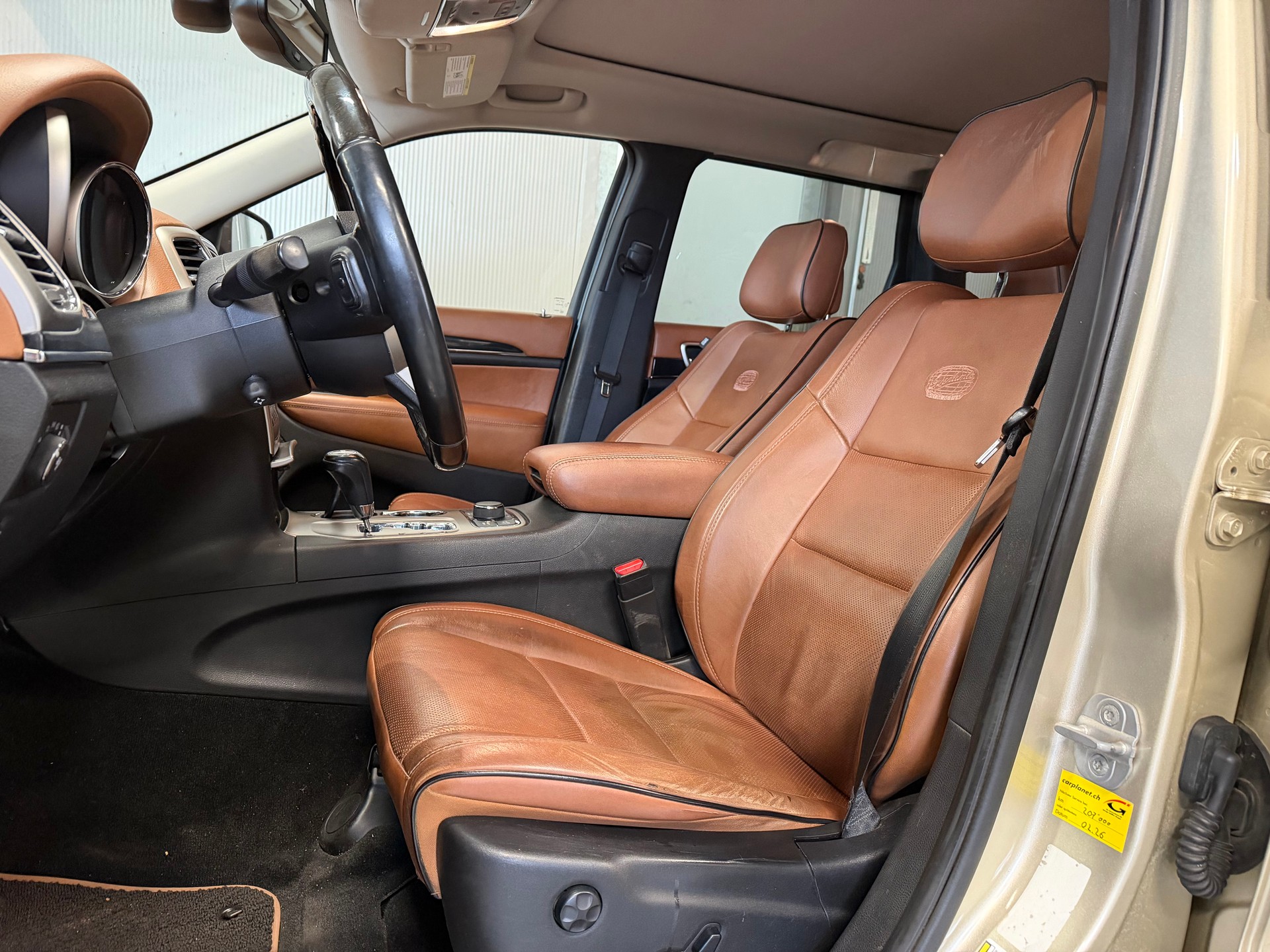 JEEP Grand Cherokee 5.7 HEMI Overland Automatic-image-9