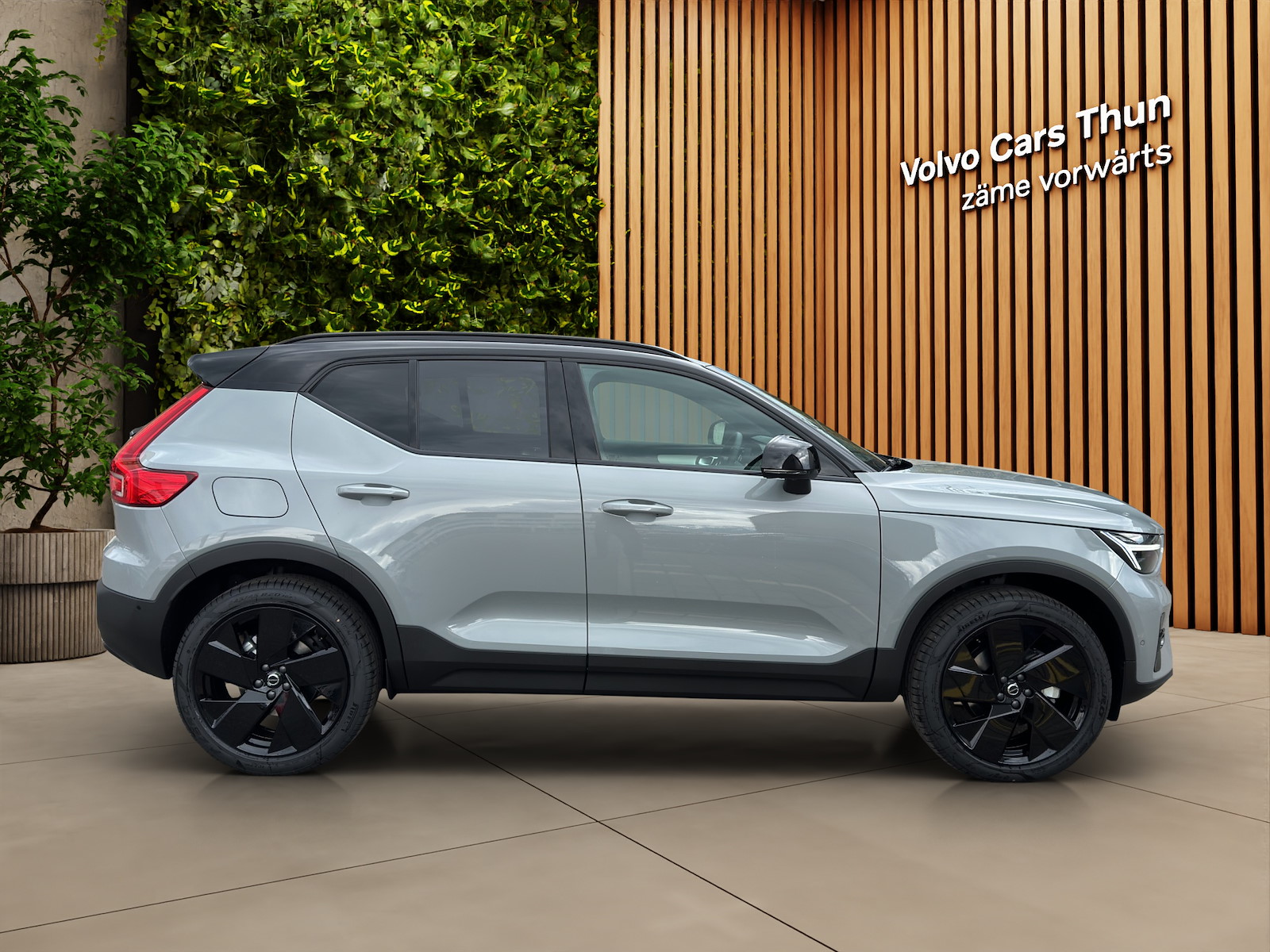 VOLVO XC40 2.0 B4 MH Black Edition-image-3