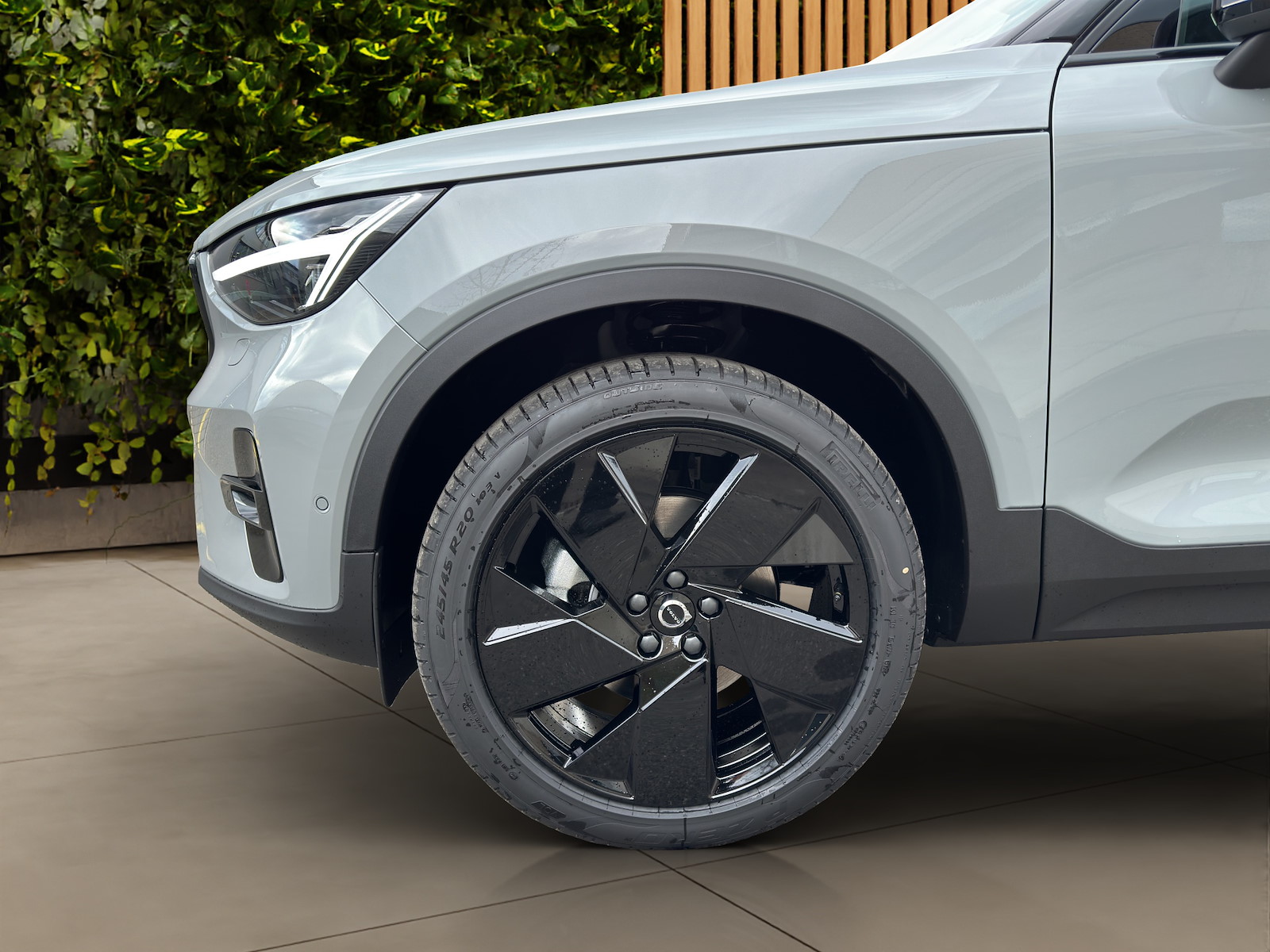 VOLVO XC40 2.0 B4 MH Black Edition-image-8