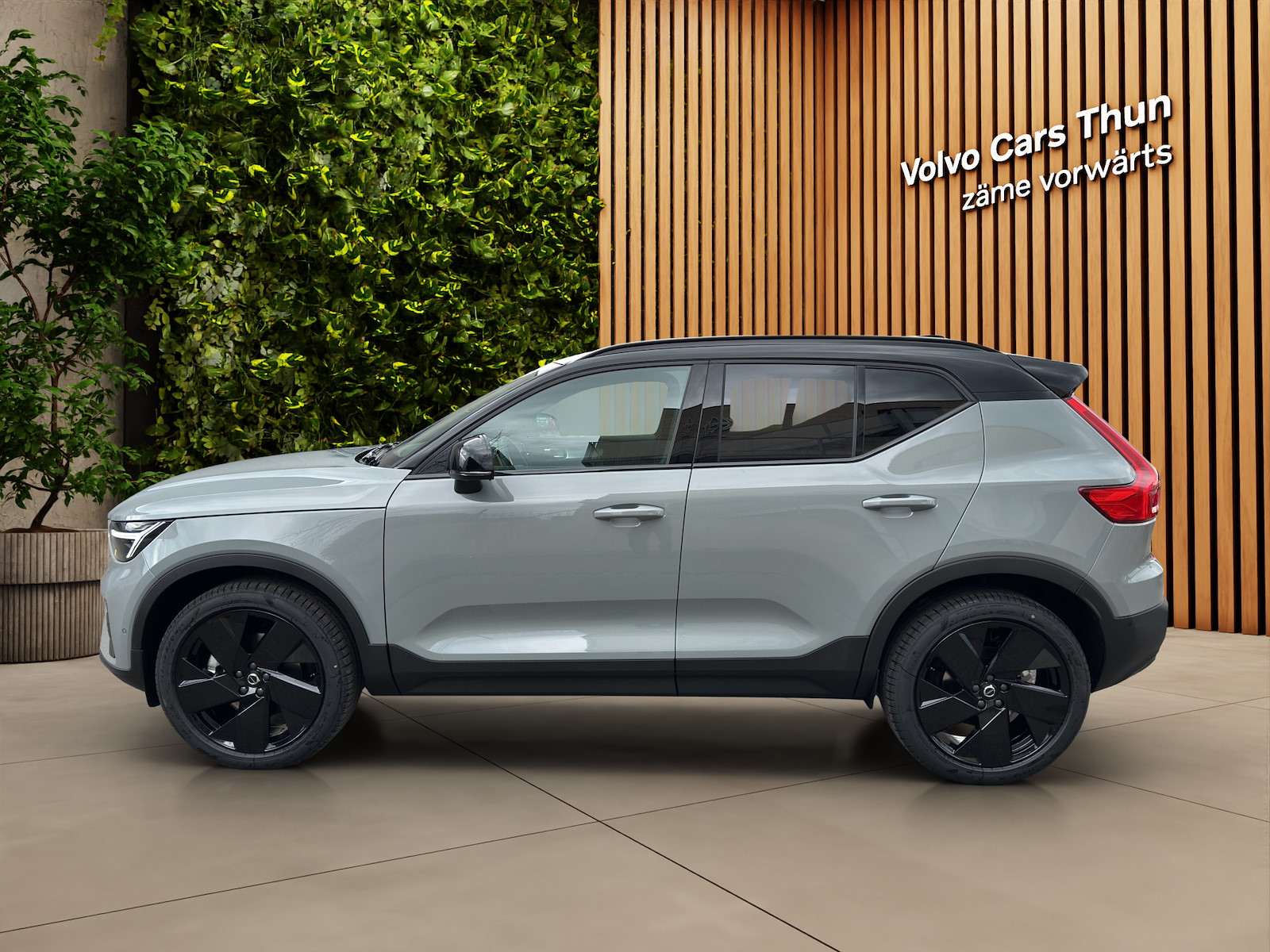 VOLVO XC40 2.0 B4 MH Black Edition-image-4