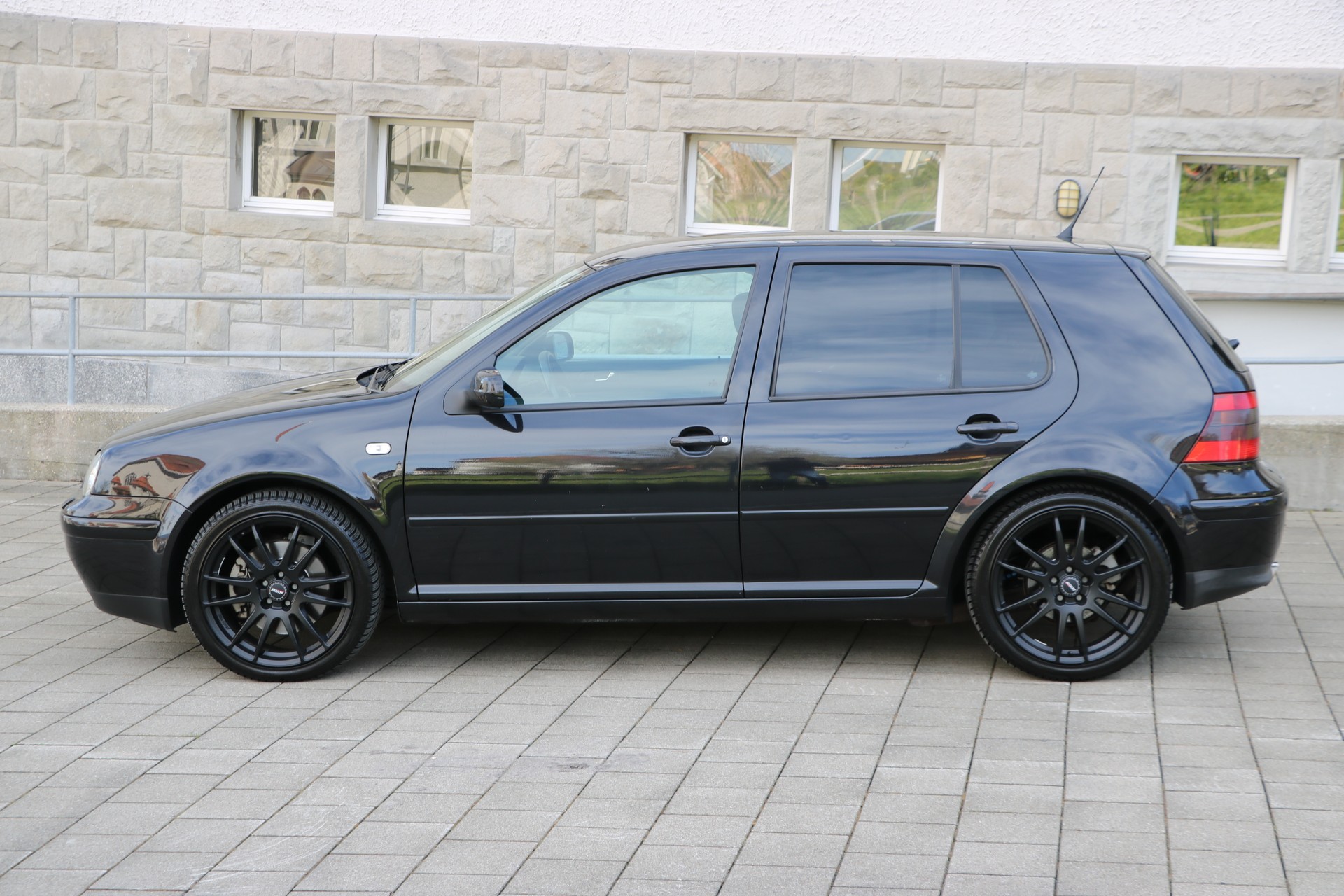 VW Golf 2.8 Highline 4Motion-image-3
