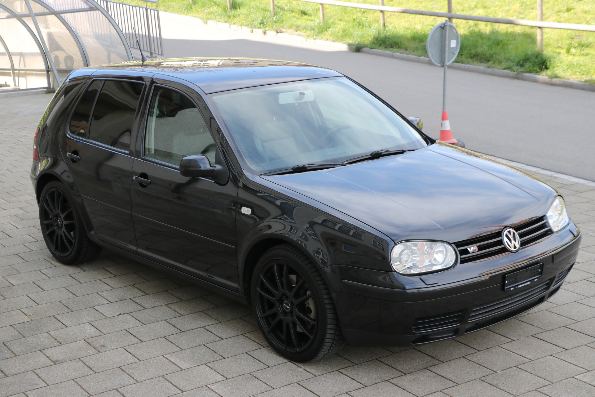 VW Golf 2.8 Highline 4Motion-image-1