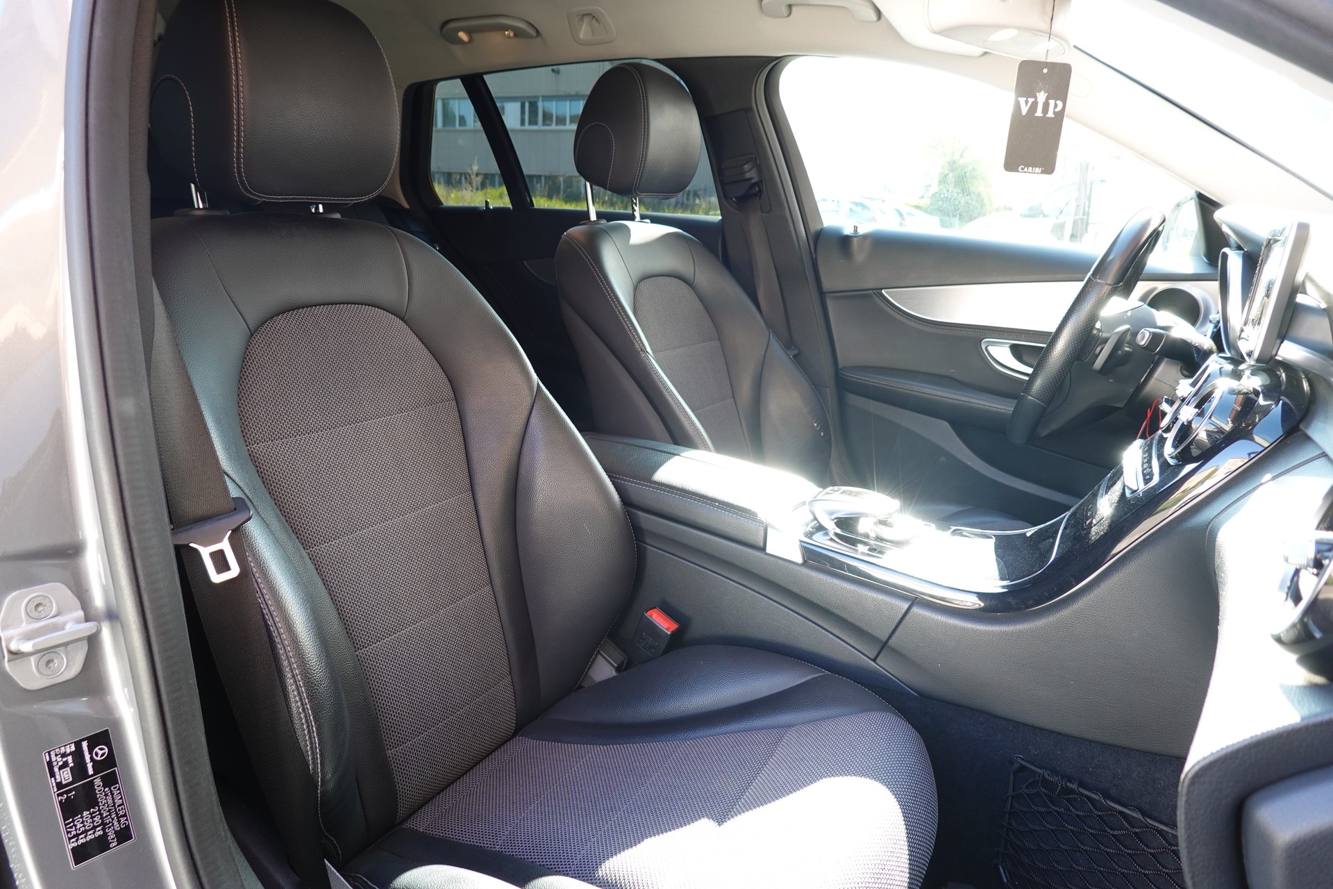 MERCEDES-BENZ C 220 BlueTEC AMG Line - "Véhicule CH * Pack AMG line * Caméra * Roues 19' "-image-19