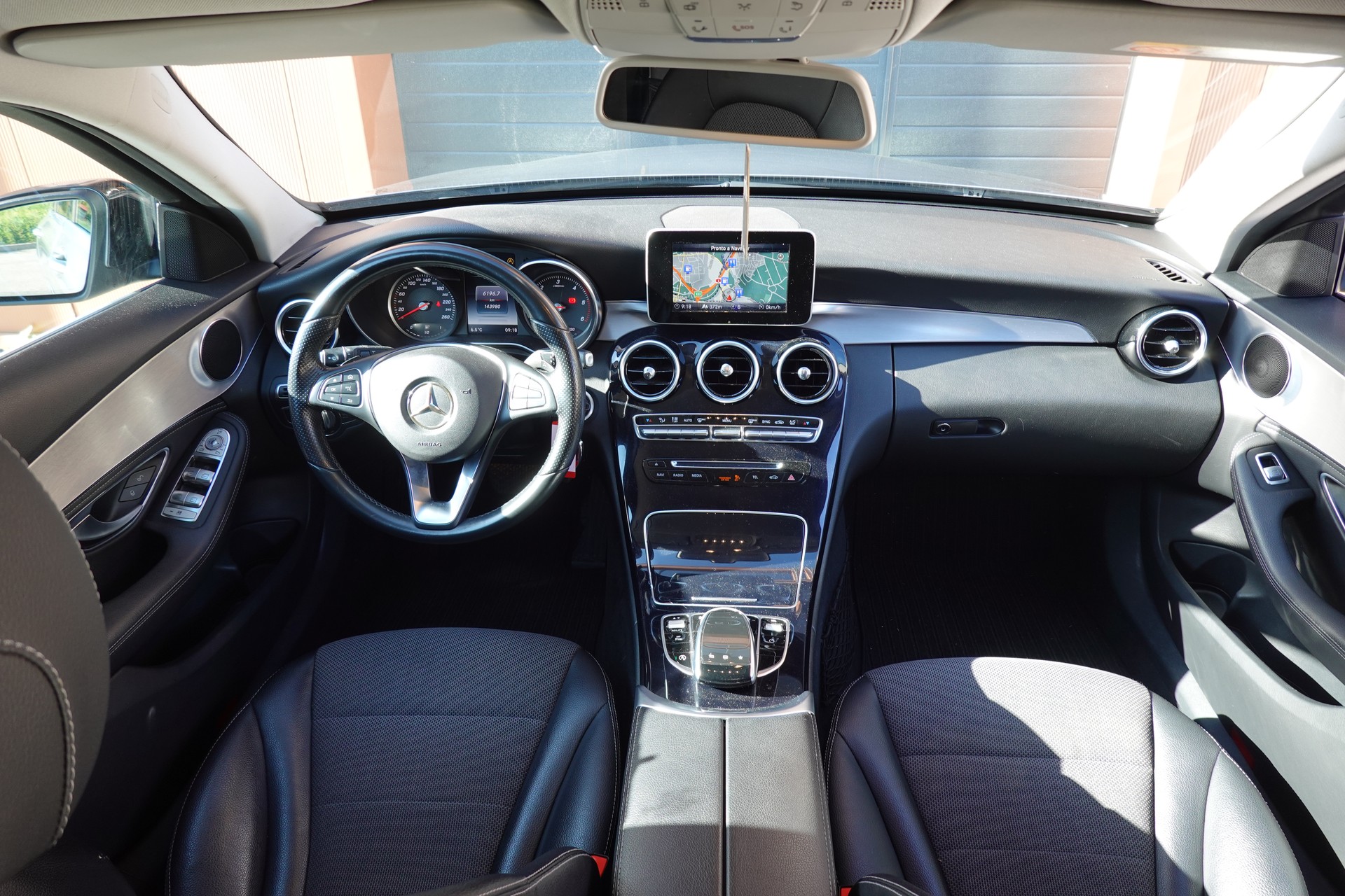 MERCEDES-BENZ C 220 BlueTEC AMG Line - "Véhicule CH * Pack AMG line * Caméra * Roues 19' "-image-10