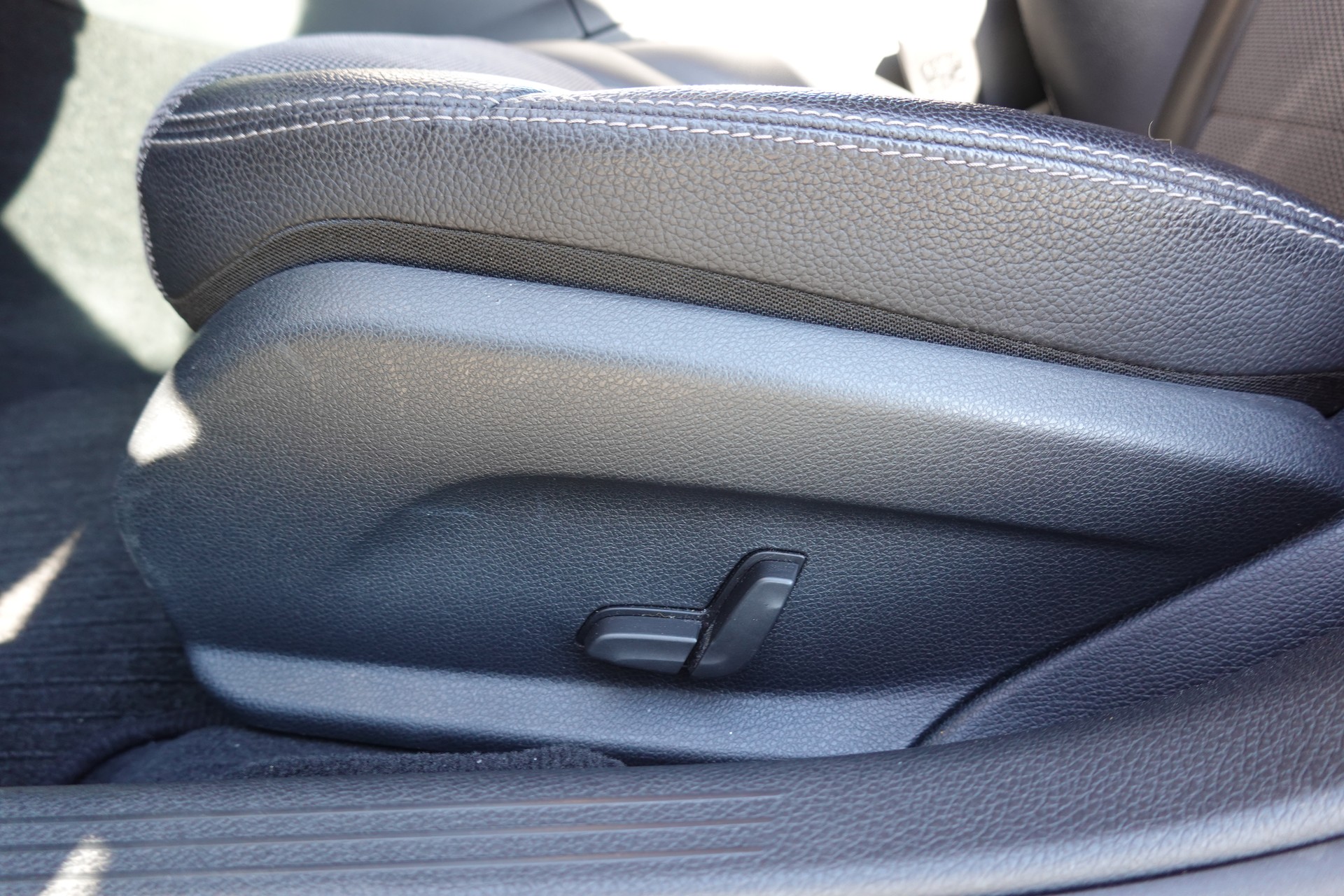 MERCEDES-BENZ C 220 BlueTEC AMG Line - "Véhicule CH * Pack AMG line * Caméra * Roues 19' "-image-17