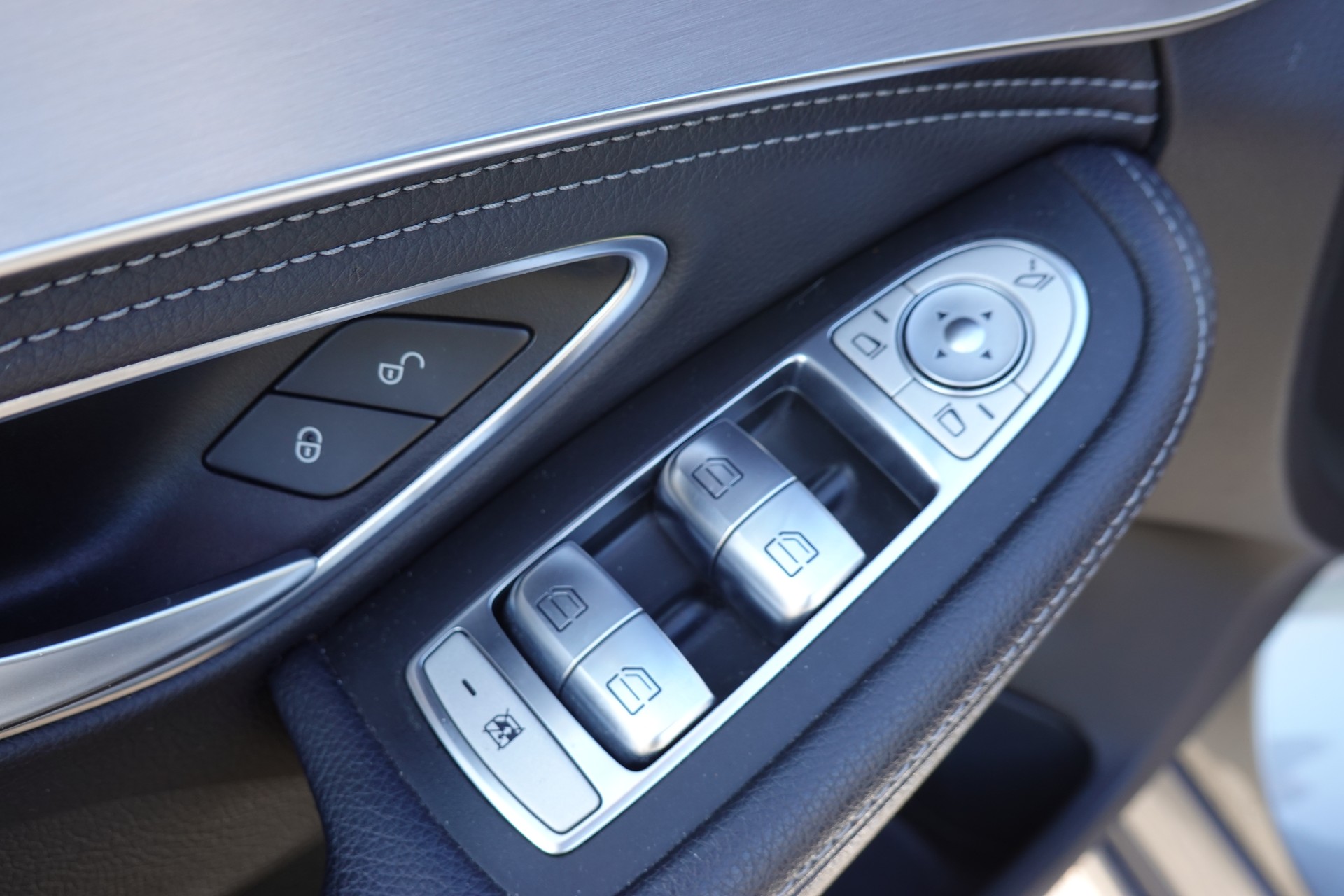 MERCEDES-BENZ C 220 BlueTEC AMG Line - "Véhicule CH * Pack AMG line * Caméra * Roues 19' "-image-12
