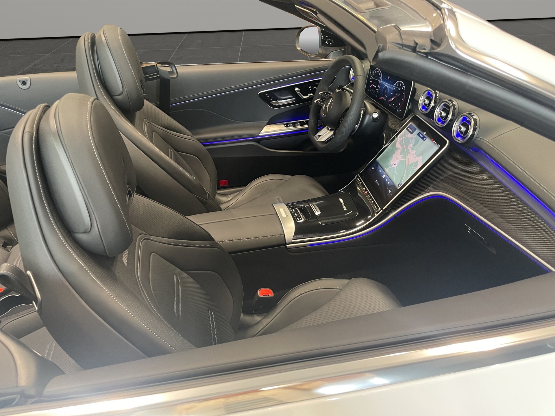 MERCEDES-BENZ CLE AMG 53 Cabrio 4Matic+ 9G-Tronic-image-10