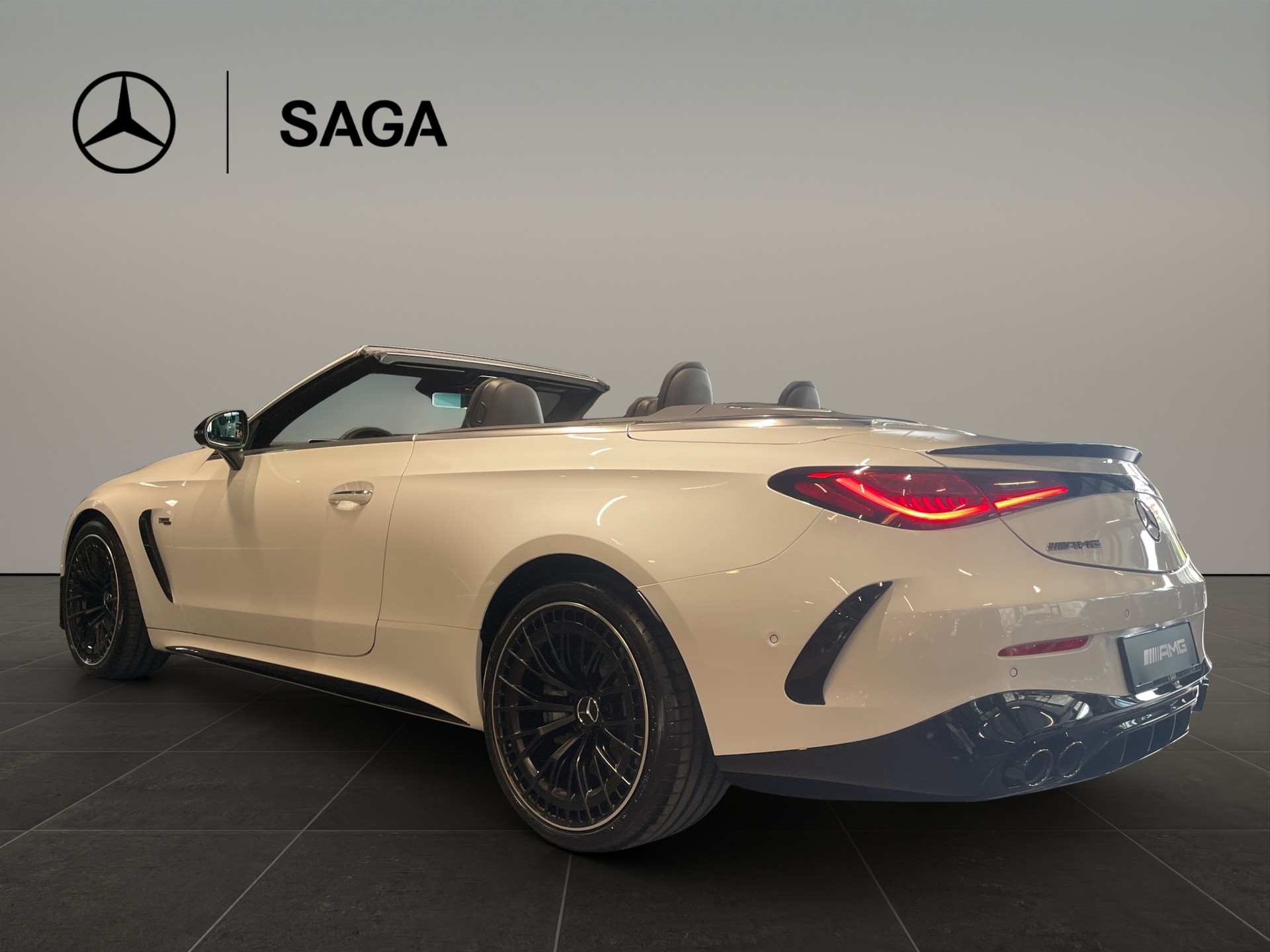 MERCEDES-BENZ CLE AMG 53 Cabrio 4Matic+ 9G-Tronic-image-3