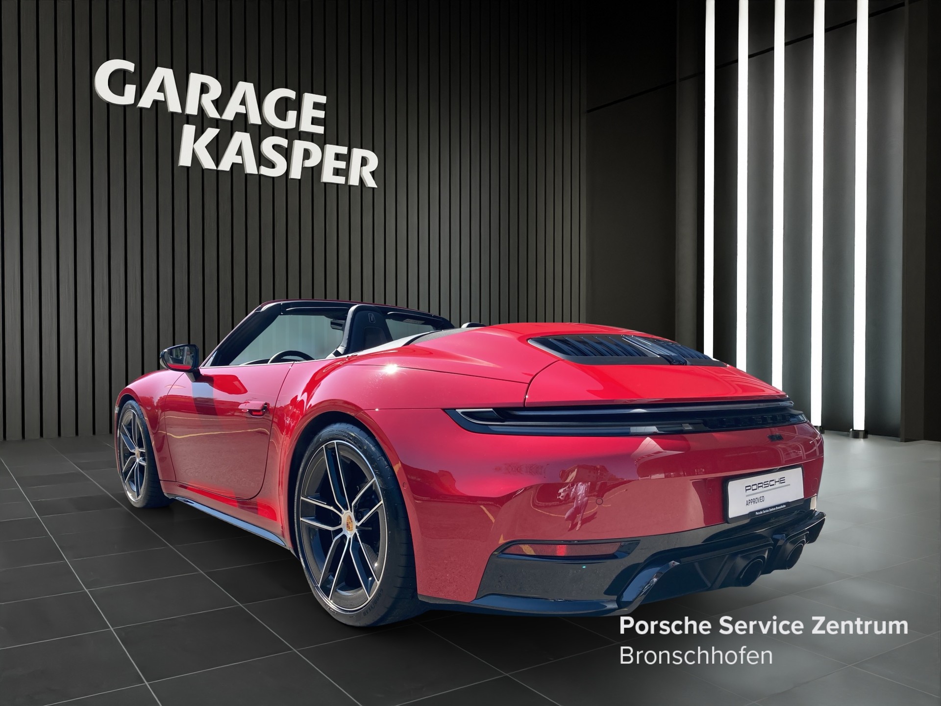 PORSCHE 911 Carrera 4 GTS Cabriolet-image-2