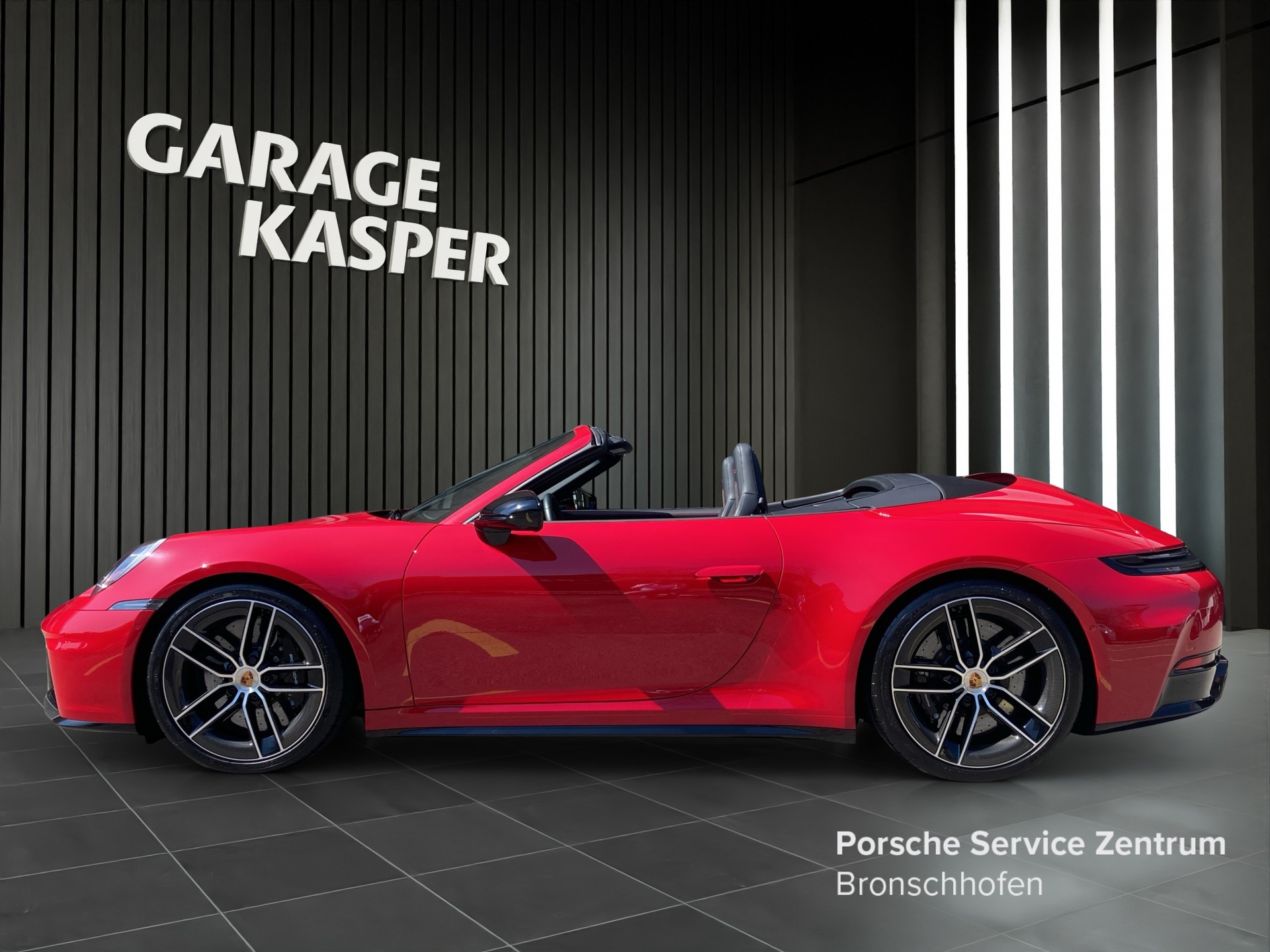 PORSCHE 911 Carrera 4 GTS Cabriolet-image-1
