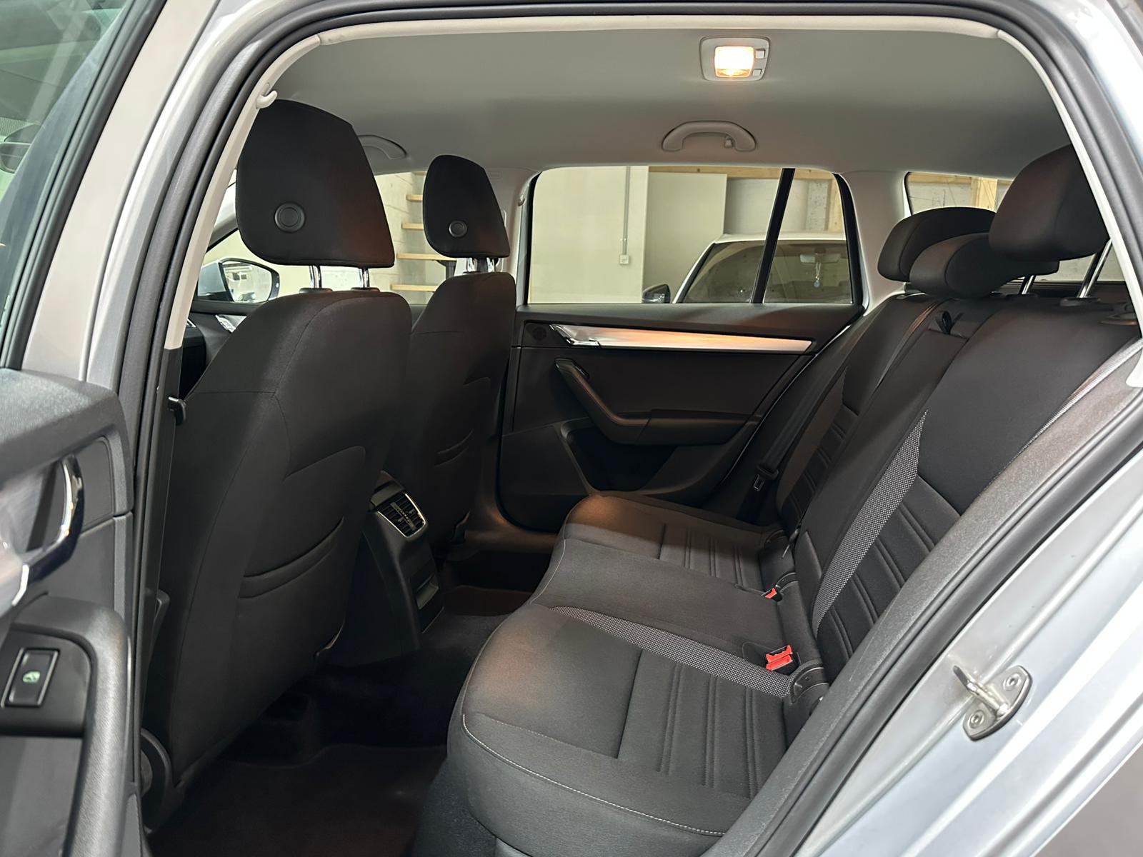 SKODA Octavia Combi 1.5 TSI Ambition DSG-image-15