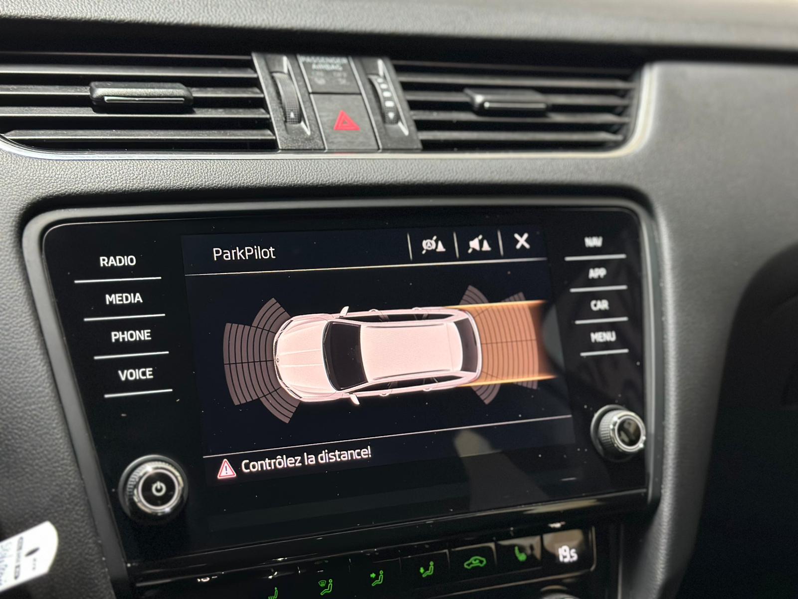 SKODA Octavia Combi 1.5 TSI Ambition DSG-image-9