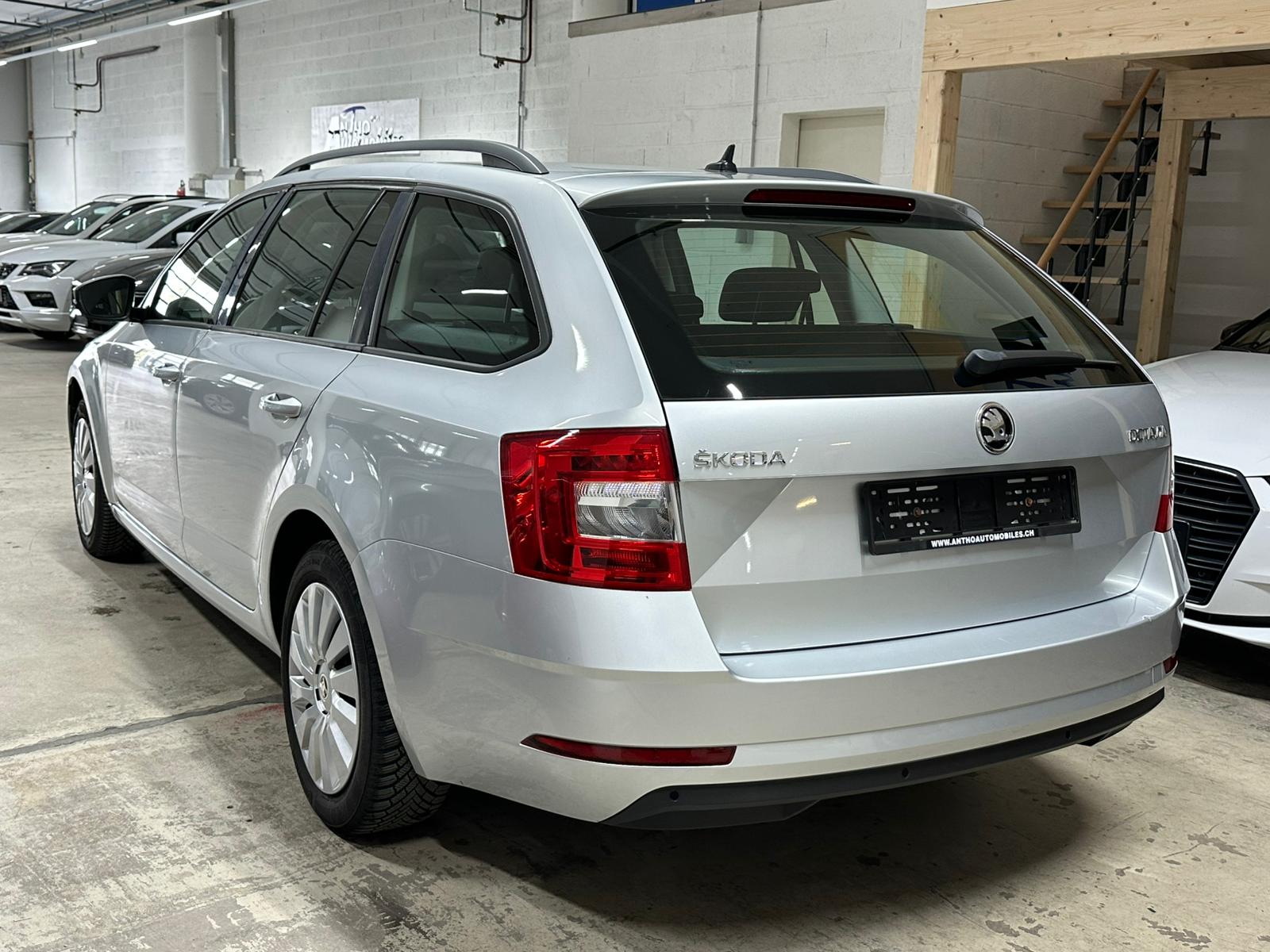 SKODA Octavia Combi 1.5 TSI Ambition DSG-image-4