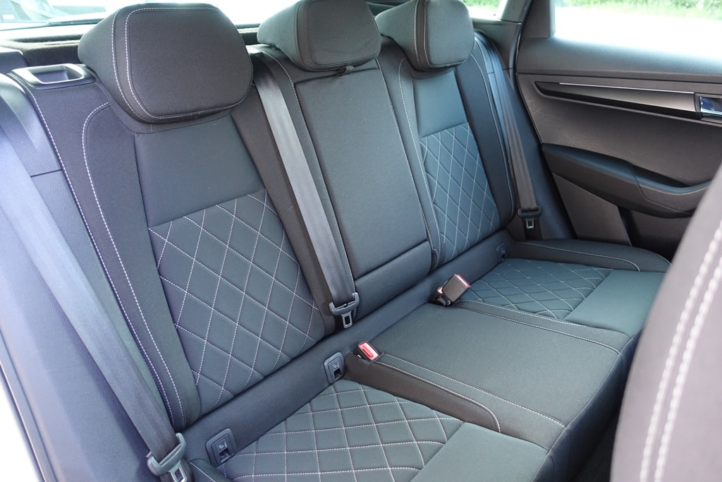 SKODA Karoq 1.5 TSI SportLine DSG-image-13