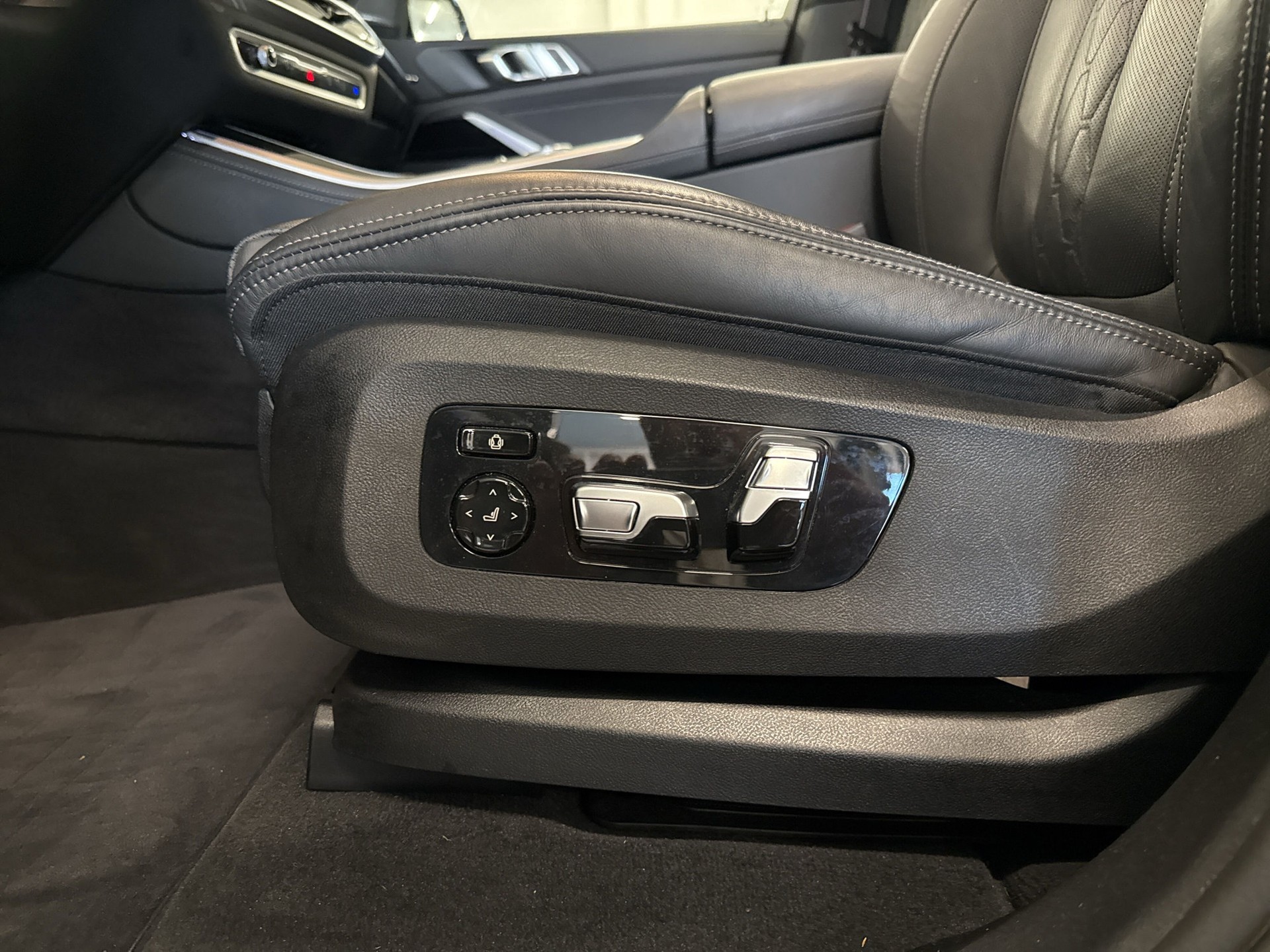 BMW X5 xDrive 48V 30d M Sport Pro Steptronic-image-18
