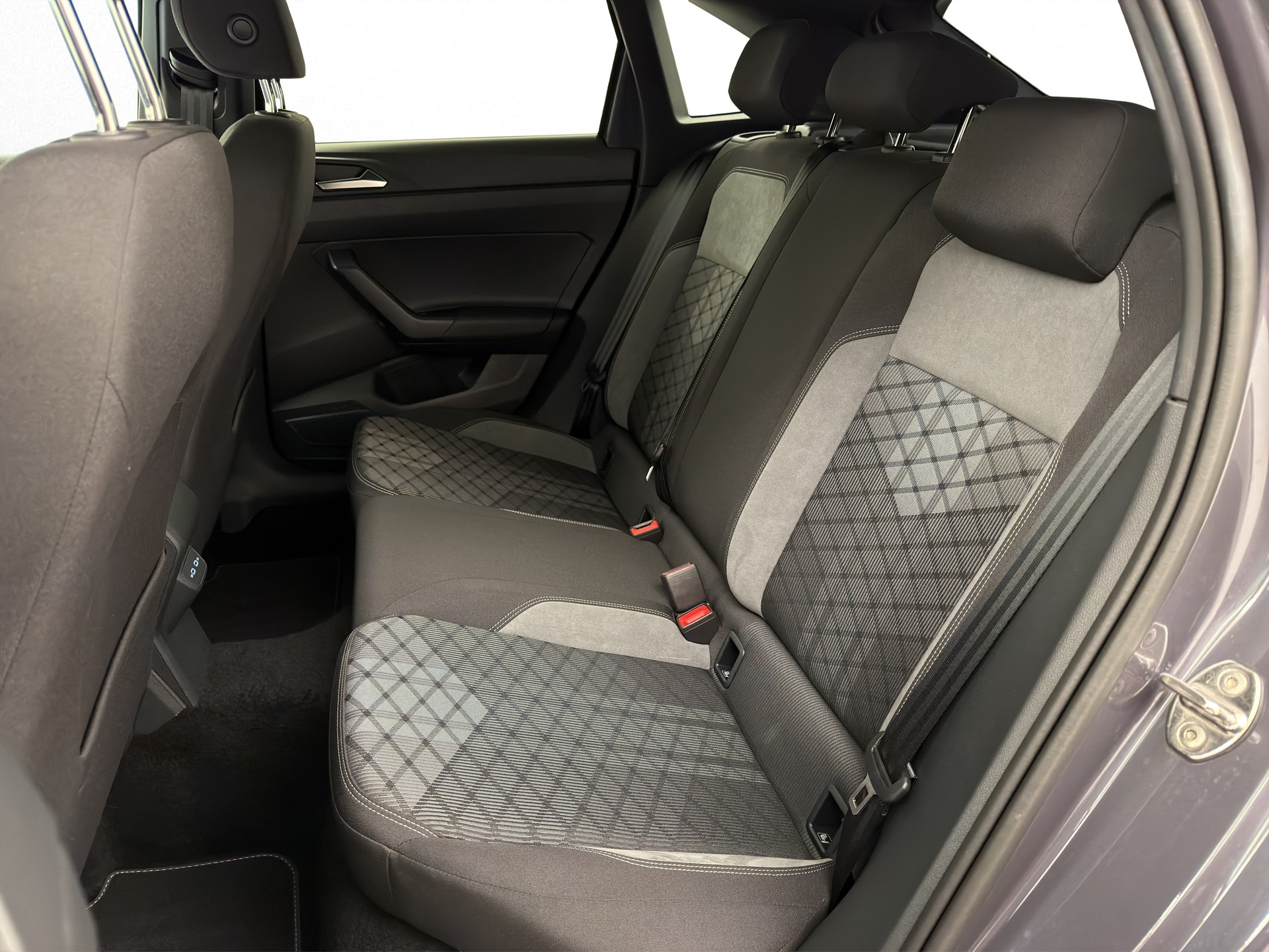 VW Taigo 1.5 TSI R-Line DSG-image-11