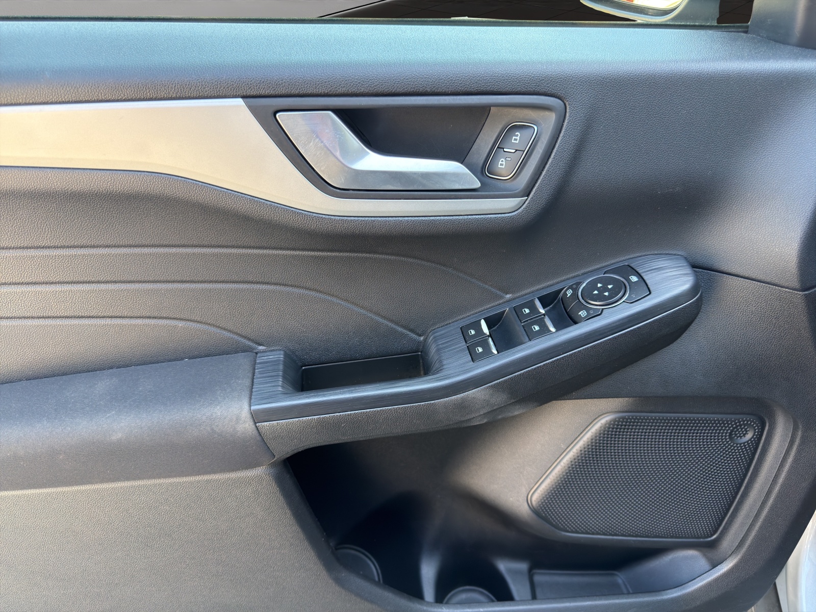 FORD Kuga 2.0 TDCi EcoBlue Cool & Connect 4WD-image-11