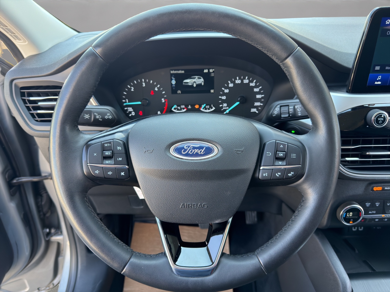 FORD Kuga 2.0 TDCi EcoBlue Cool & Connect 4WD-image-9