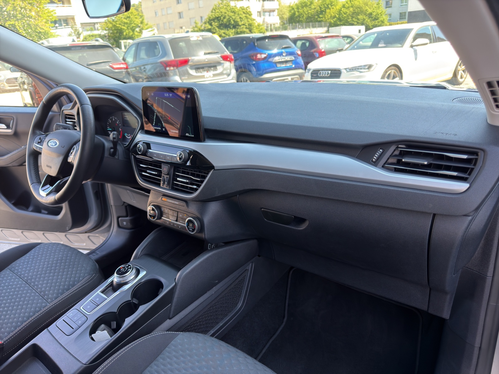 FORD Kuga 2.0 TDCi EcoBlue Cool & Connect 4WD-image-25