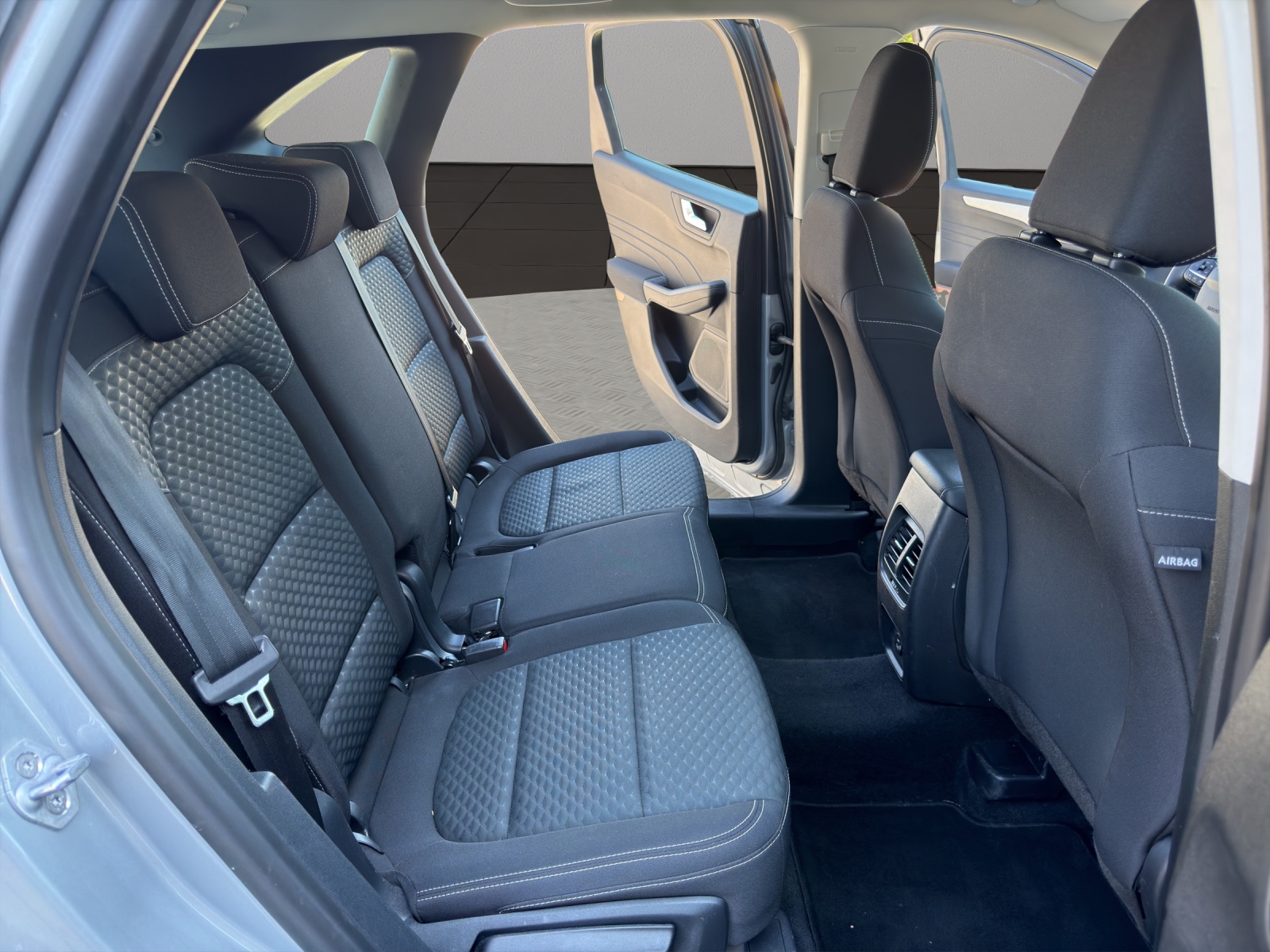 FORD Kuga 2.0 TDCi EcoBlue Cool & Connect 4WD-image-17