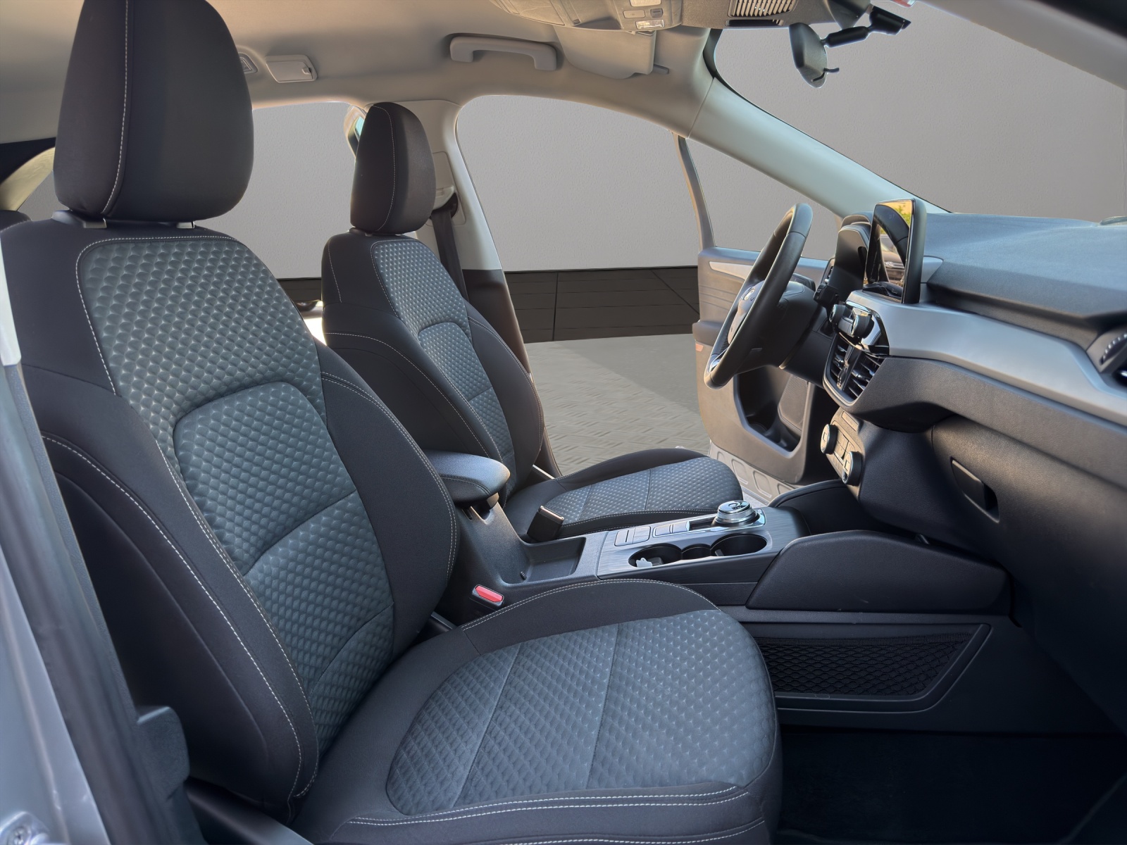 FORD Kuga 2.0 TDCi EcoBlue Cool & Connect 4WD-image-16
