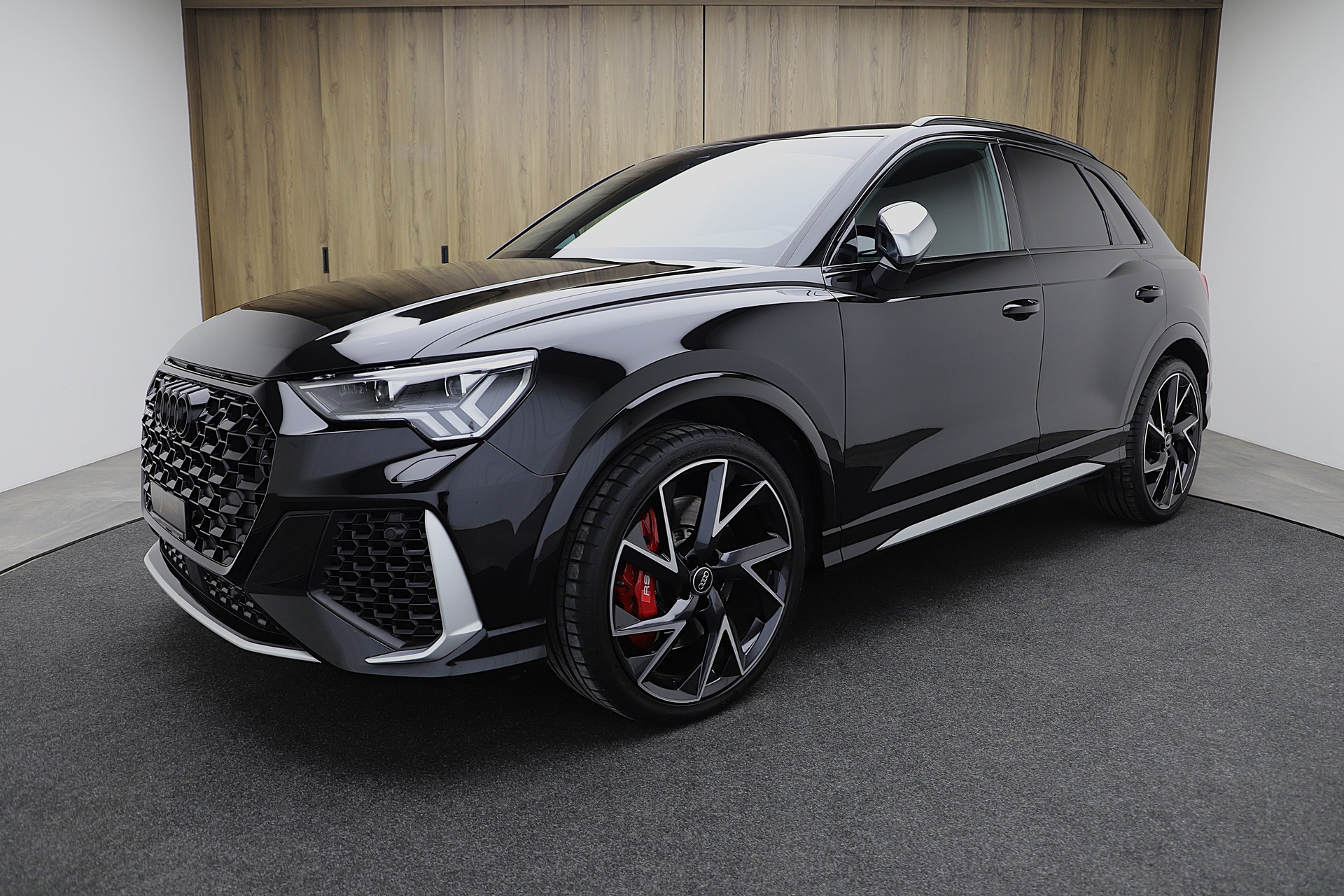 AUDI RS Q3 2.5 TFSI quattro S tronic * Leder mit Rautensteppung *-image-0