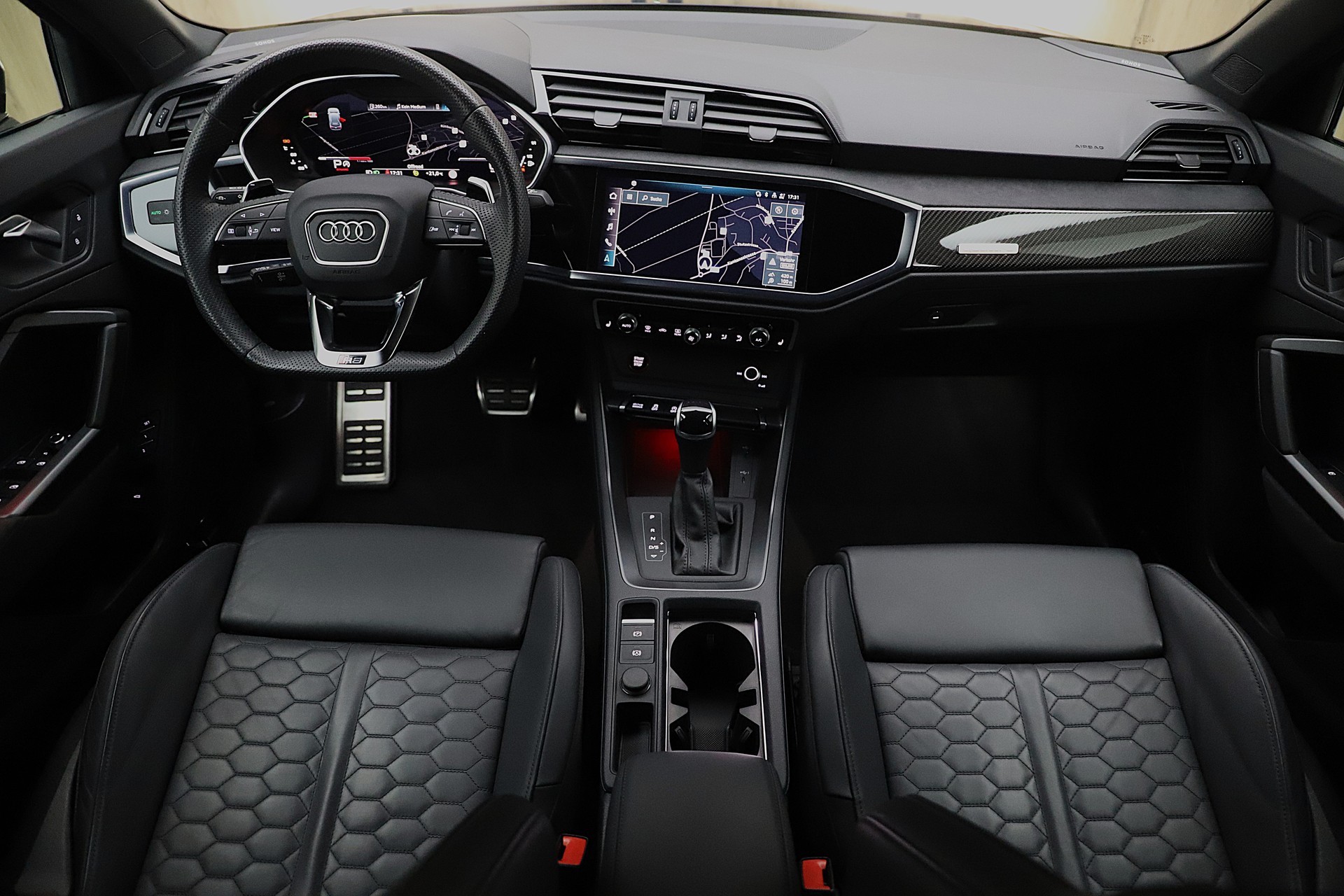 AUDI RS Q3 2.5 TFSI quattro S tronic * Leder mit Rautensteppung *-image-4