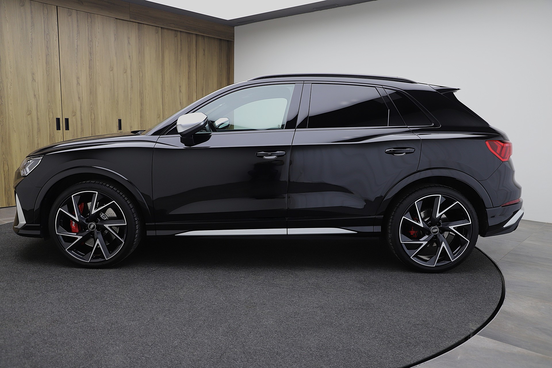 AUDI RS Q3 2.5 TFSI quattro S tronic * Leder mit Rautensteppung *-image-2